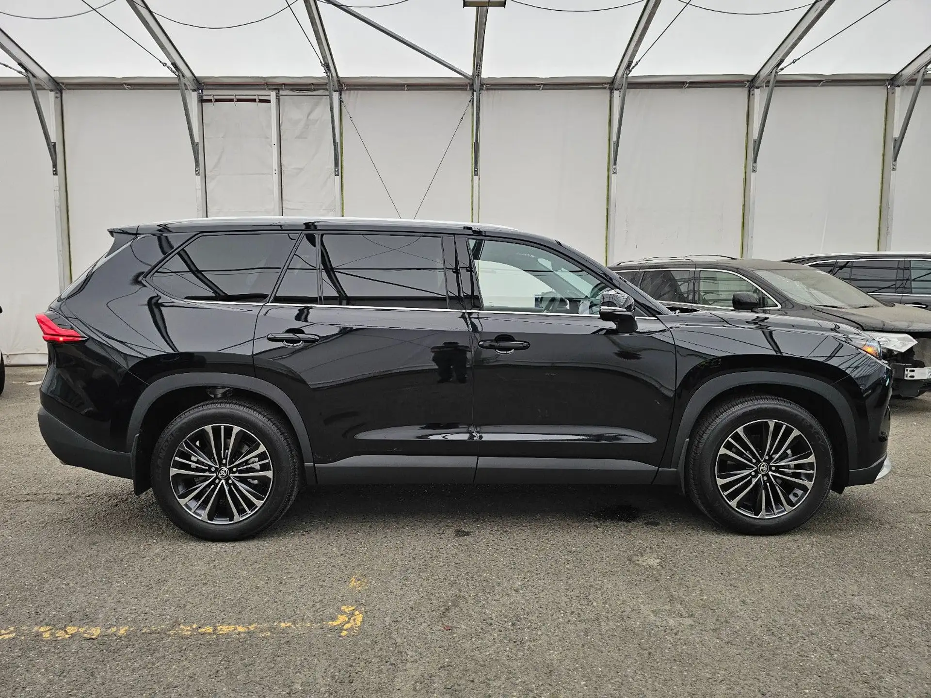 도요타 Toyota Highlander 2026 검정 사진 4