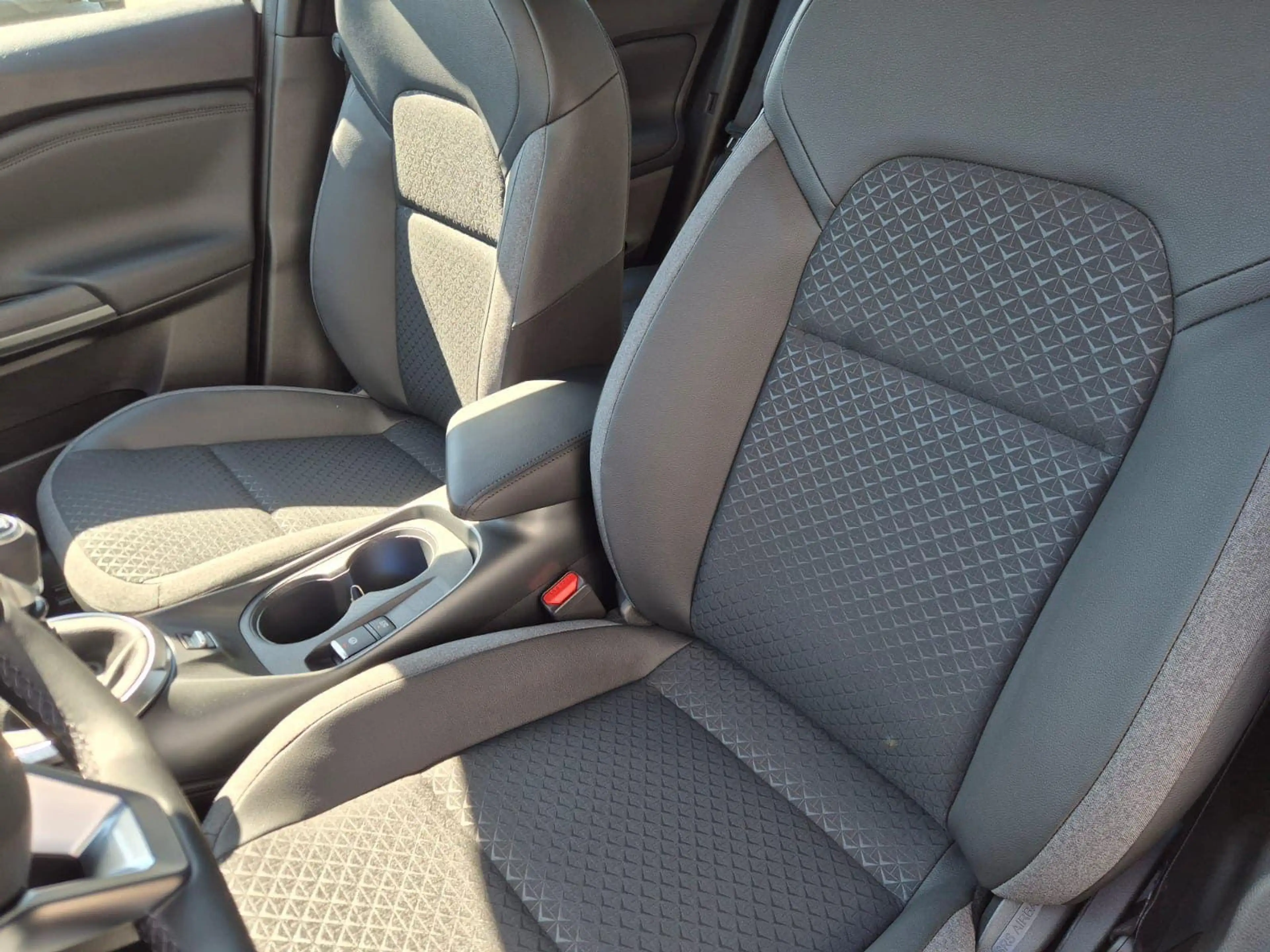 Nissan Juke 1.0 DIG-T 114PS N-Connecta Teil-Leder Klimaauto... — photo 11