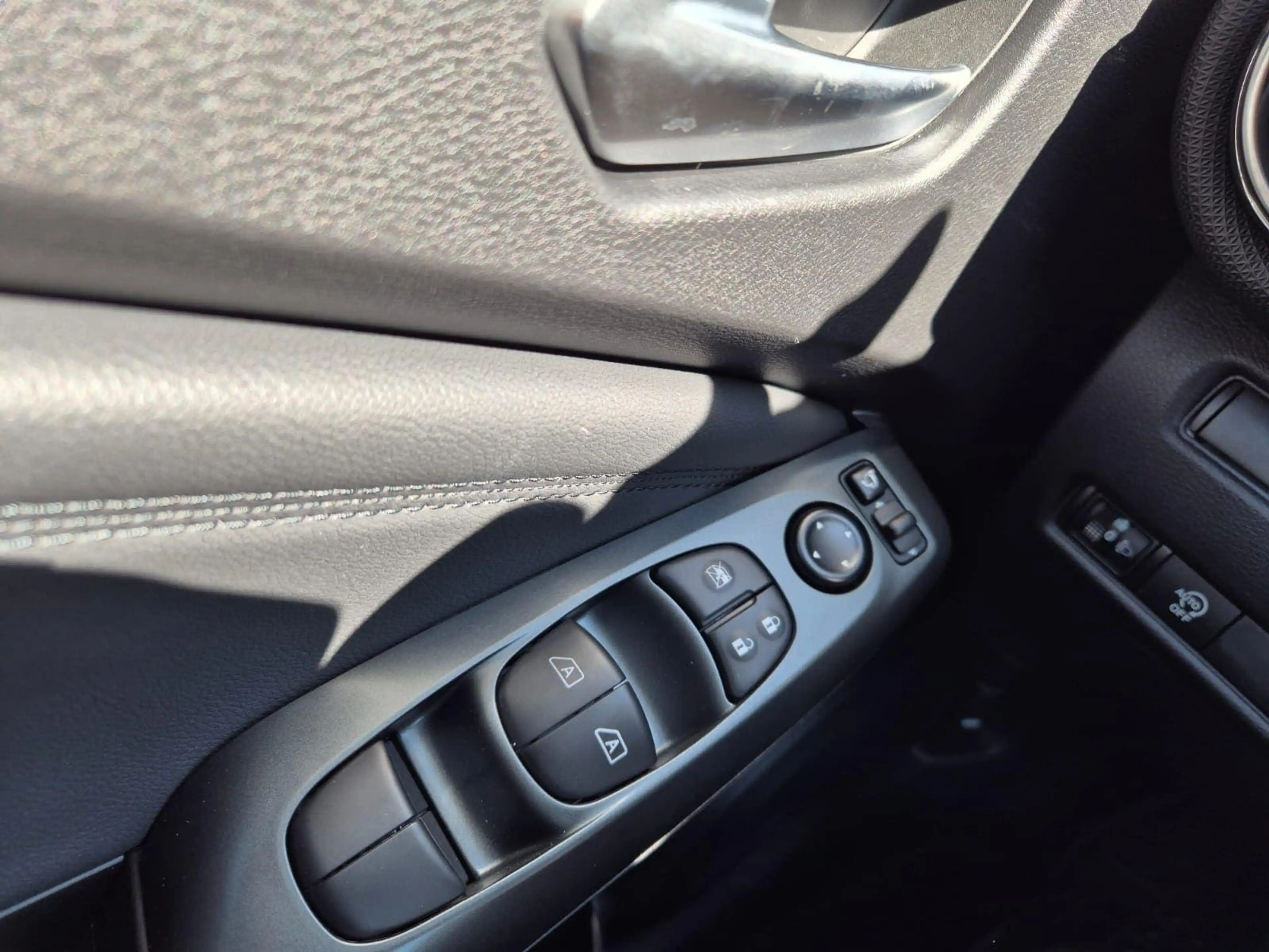 Nissan Juke 1.0 DIG-T 114PS N-Connecta Teil-Leder Klimaauto... — photo 13