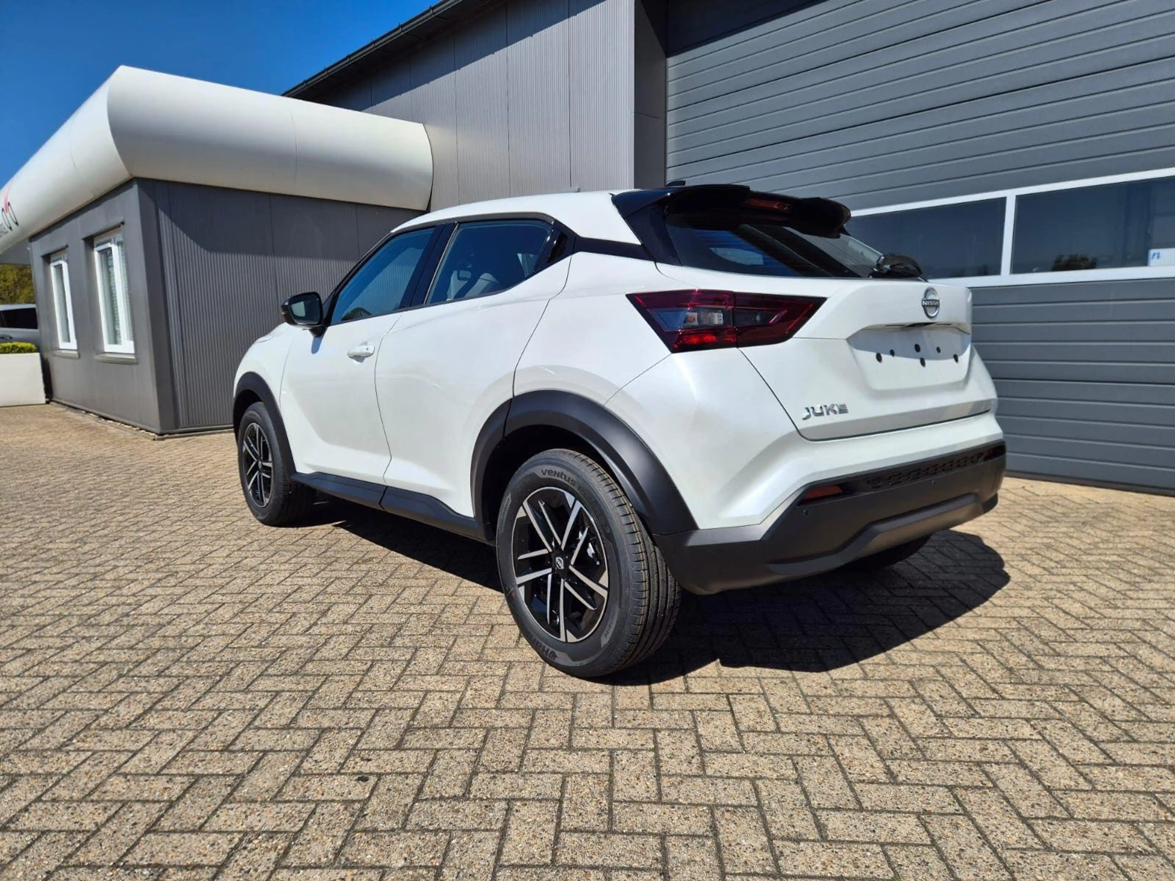 Nissan Juke 1.0 DIG-T 114PS N-Connecta Teil-Leder Klimaauto... — photo 3