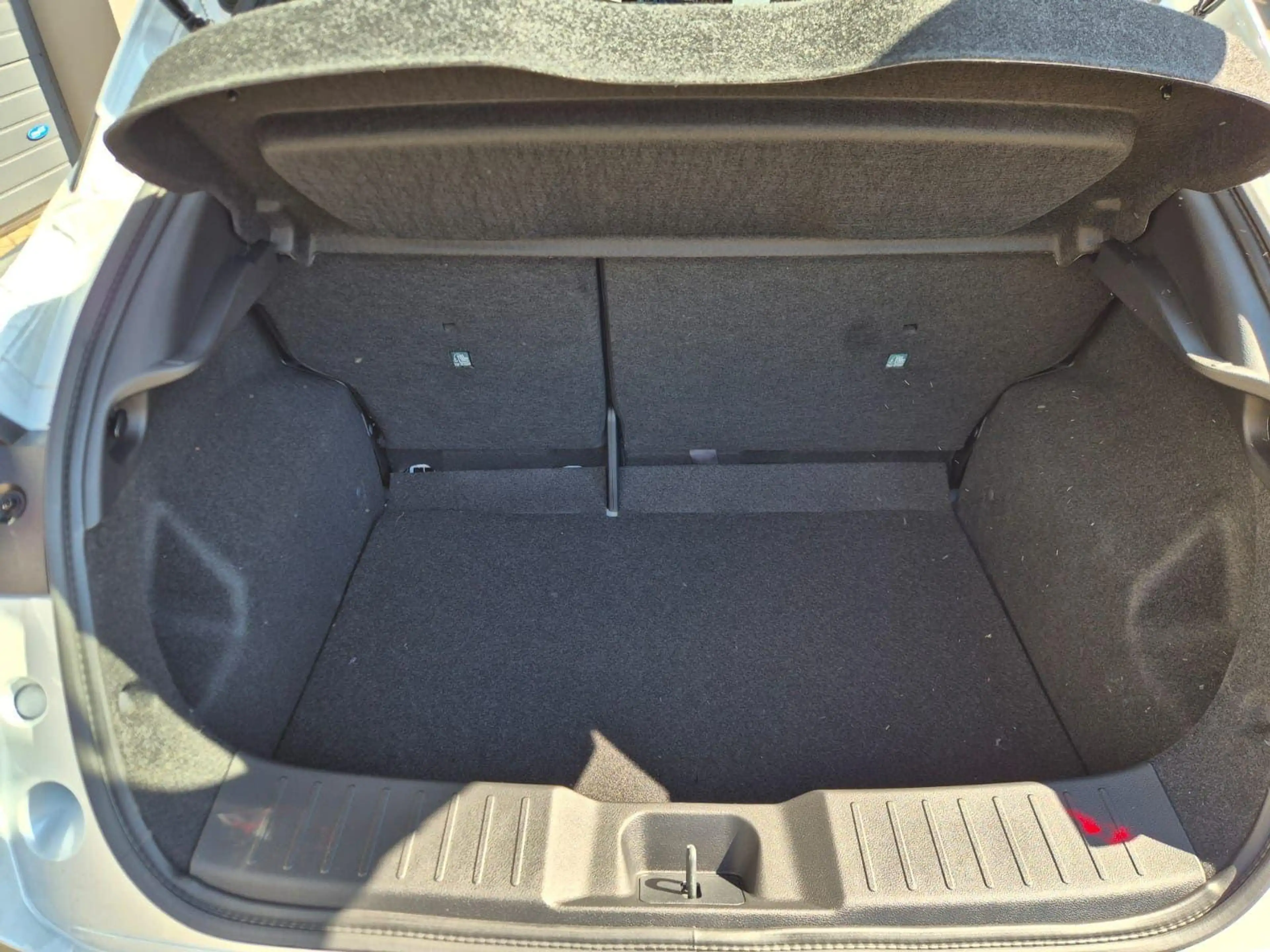 Nissan Juke 1.0 DIG-T 114PS N-Connecta Teil-Leder Klimaauto... — photo 9