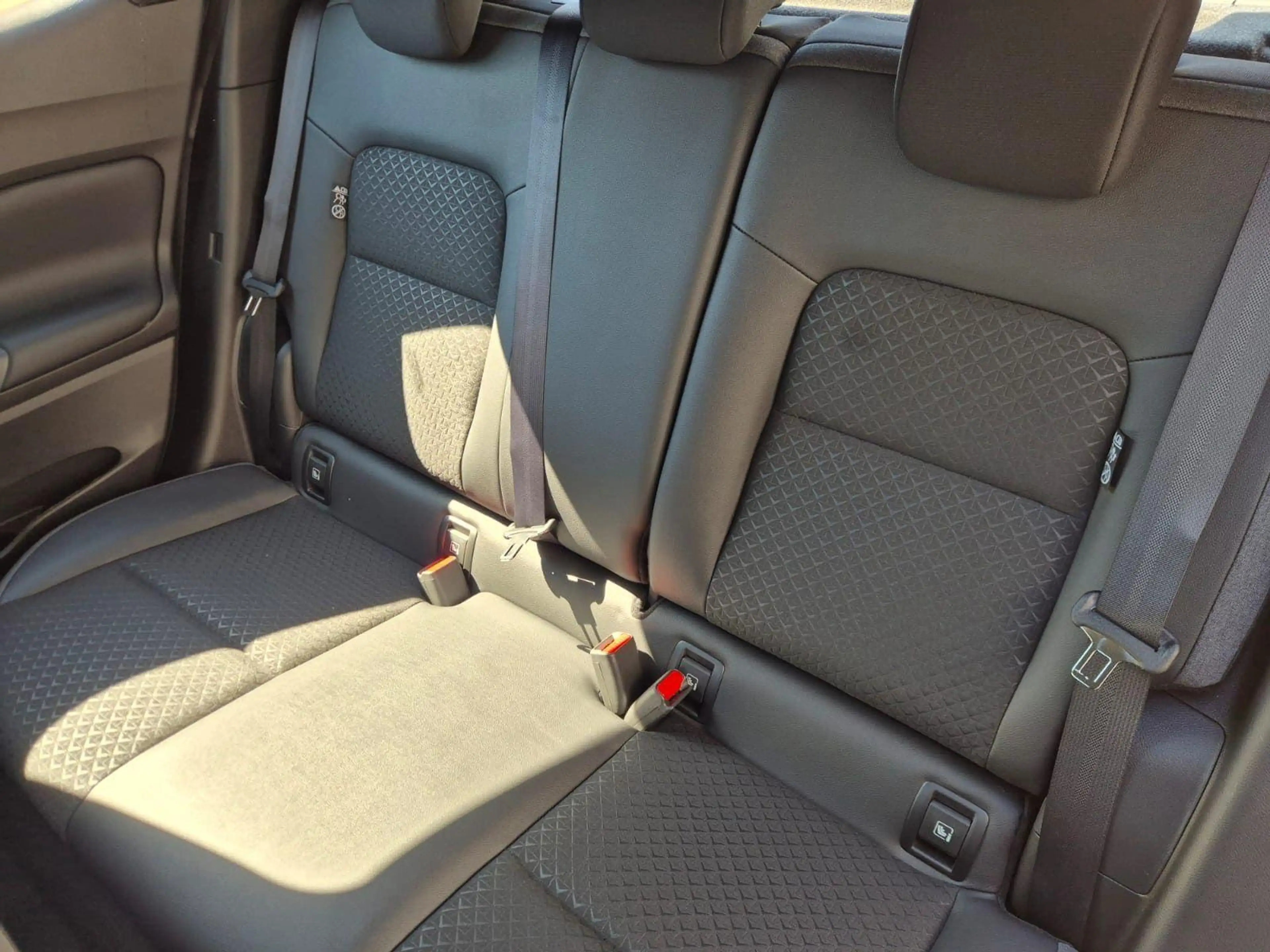 Nissan Juke 1.0 DIG-T 114PS N-Connecta Teil-Leder Klimaauto... — photo 12