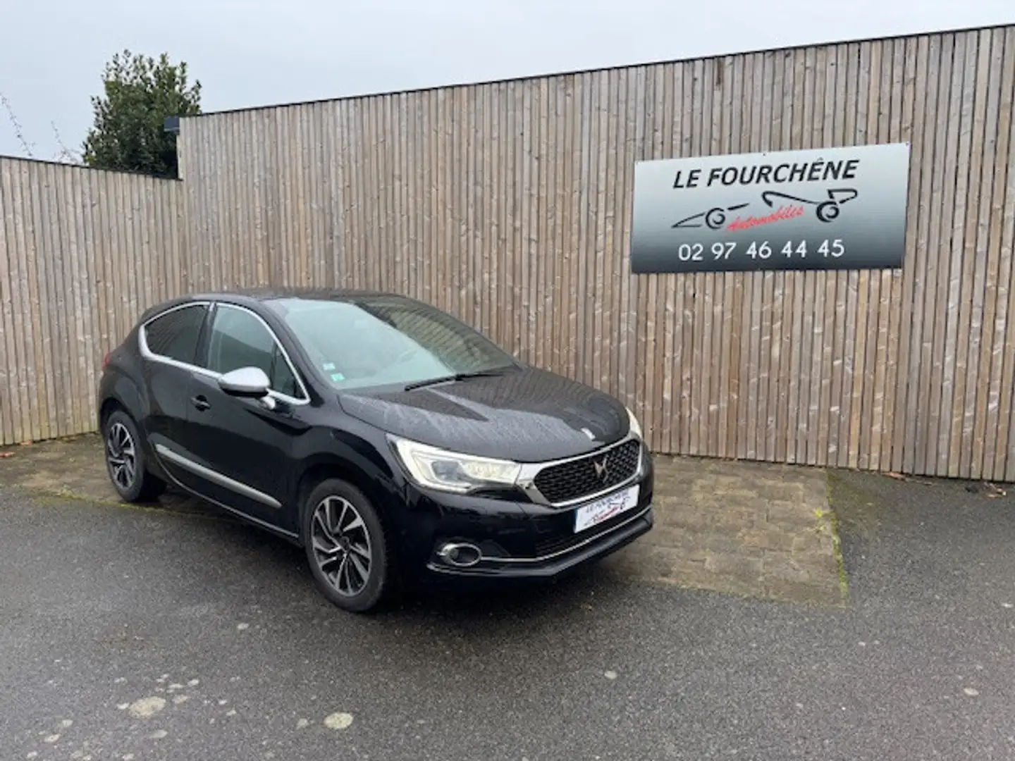 DS Automobiles DS 4 Crossback BLUEHDI 120 BE CHIC S\u0026S EAT6 Noir - 1