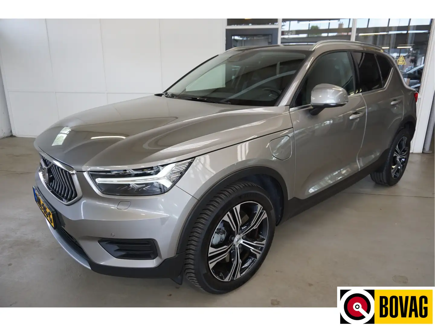 Volvo XC40 1.5 T4 Inscription Leder  Pilot-Assist Navi Camera Grijs - 1