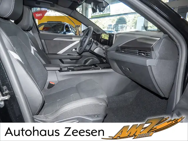Opel Astra view 2