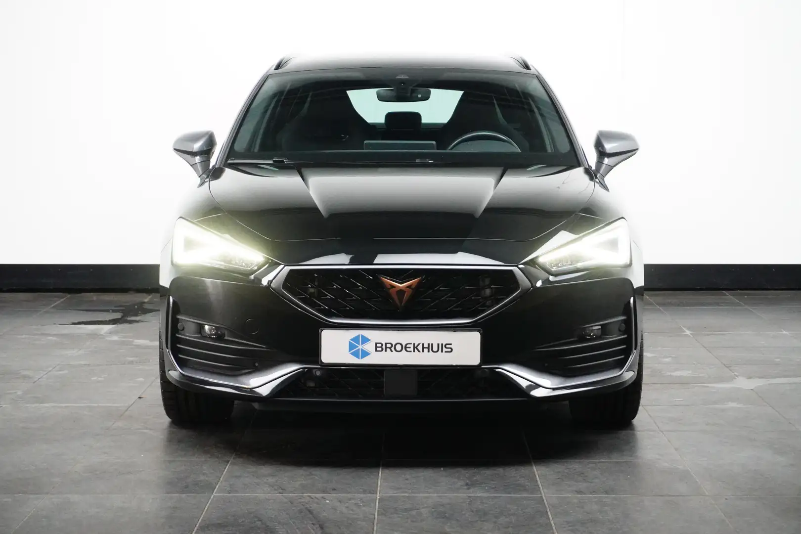 CUPRA Leon Sportstourer 1.4 e-Hybrid VZ 245PK Performance | T Zwart - 2