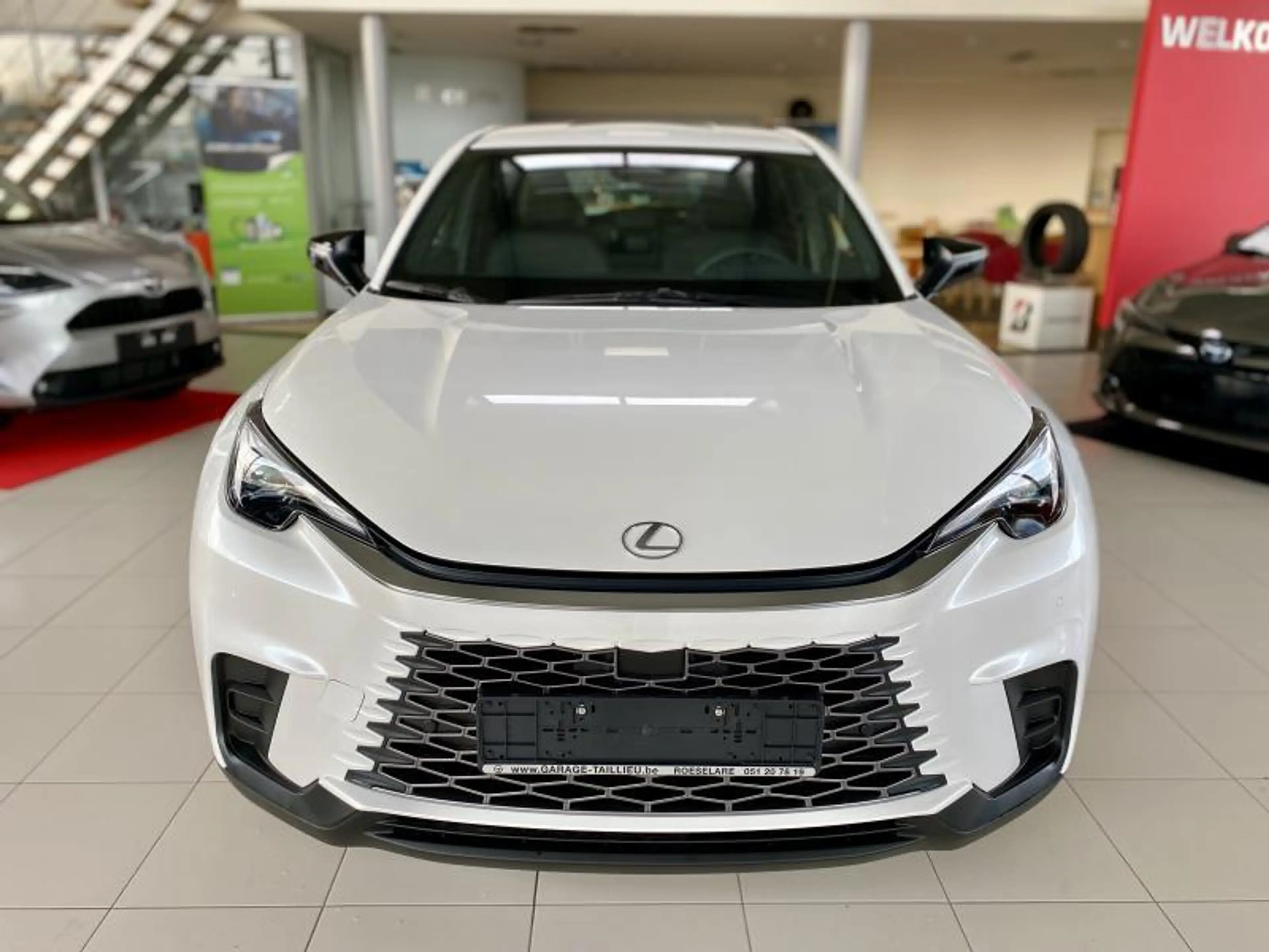 Lexus LBX FWD Comfort & Safety Pack + Se — photo 2