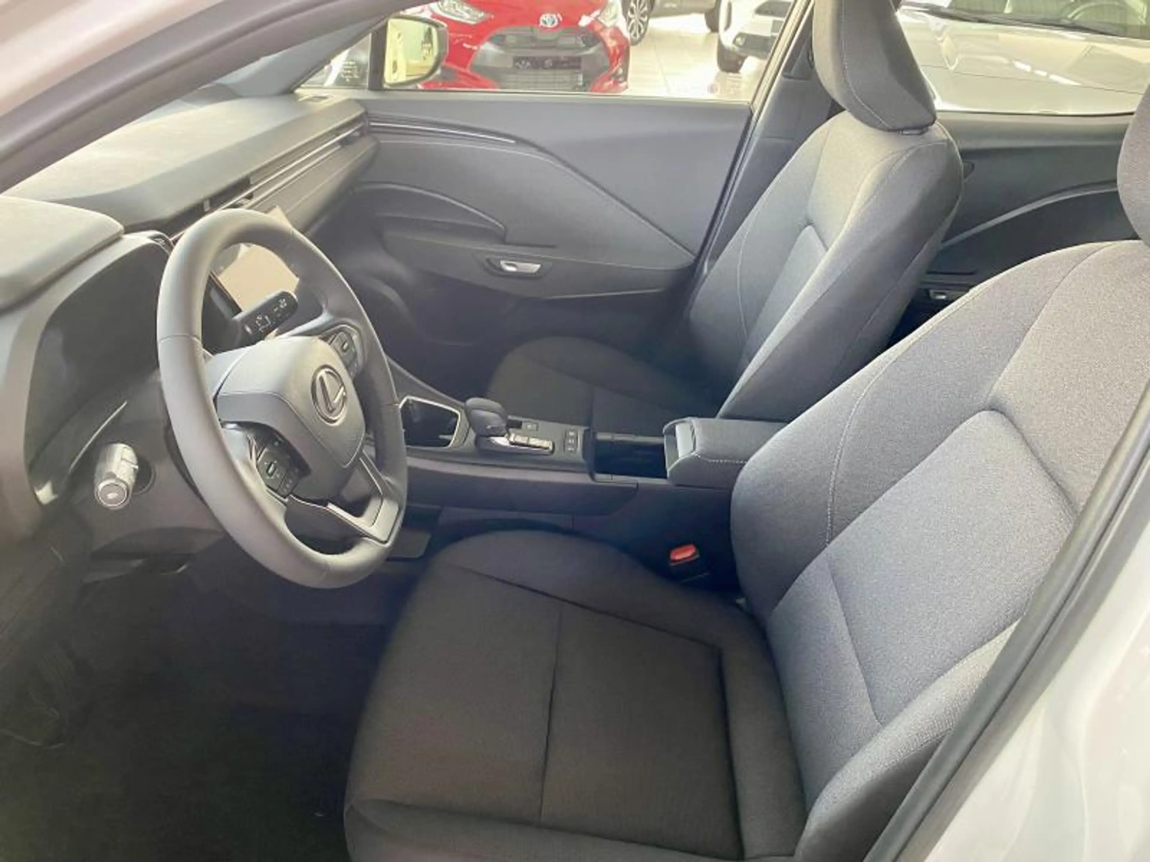 Lexus LBX FWD Comfort & Safety Pack + Se — photo 10