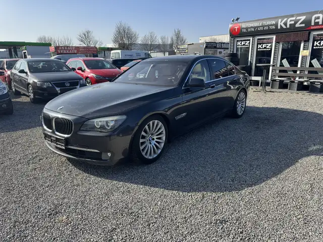 BMW 740 740d xDrive Lederaussttatung!!Kamera!!PDC!!SCHBDH!