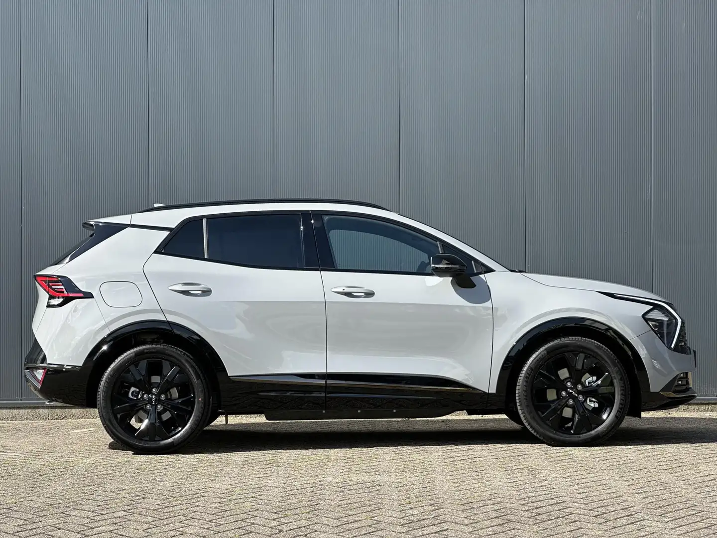 Kia Sportage 1.6 T-GDi Hybrid Dark Edition Grijs - 2