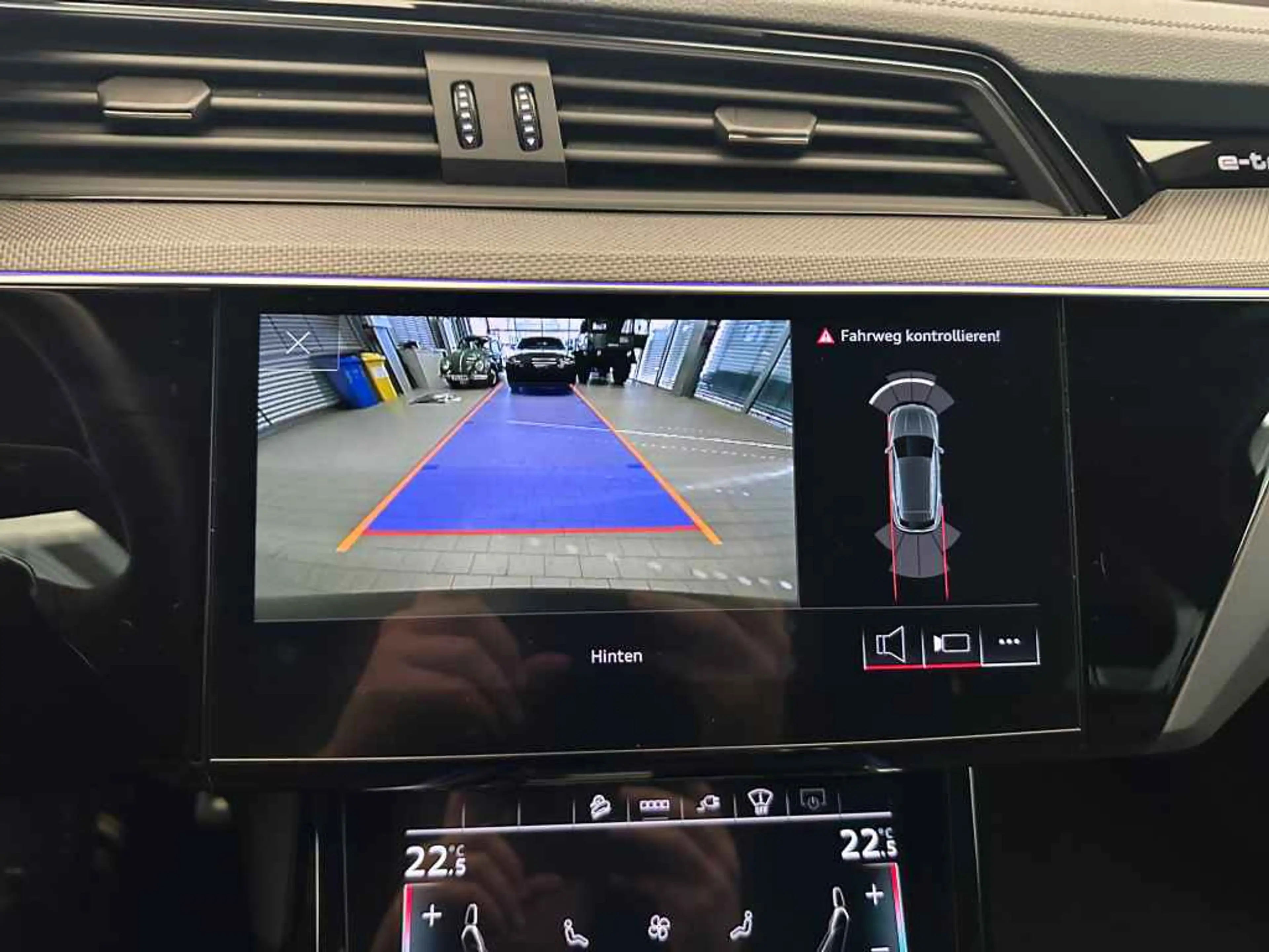 Audi Q8 e-tron 55 qua S line *AHK*MATRIX*HUD*R-CAM* — photo 17