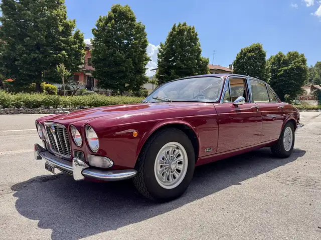 Jaguar XJ6