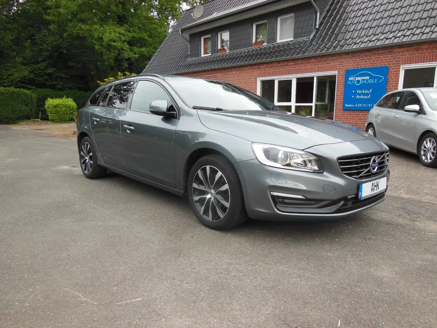 Volvo V60 LINJE SVART D3 AHK/LEDER/MEMORY/2xKINDERSITZ Šedá - 1