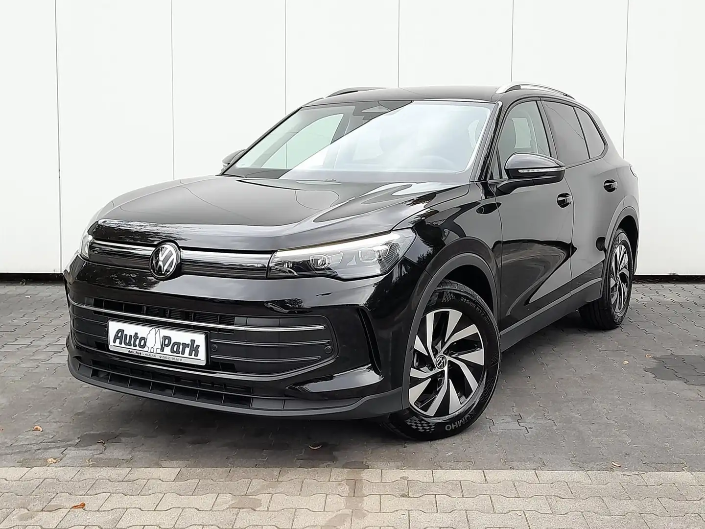 Volkswagen Tiguan 1.5 eTSI Life NAVI~AHK~ACC~LED~RFK~APP~SHZ Schwarz - 2