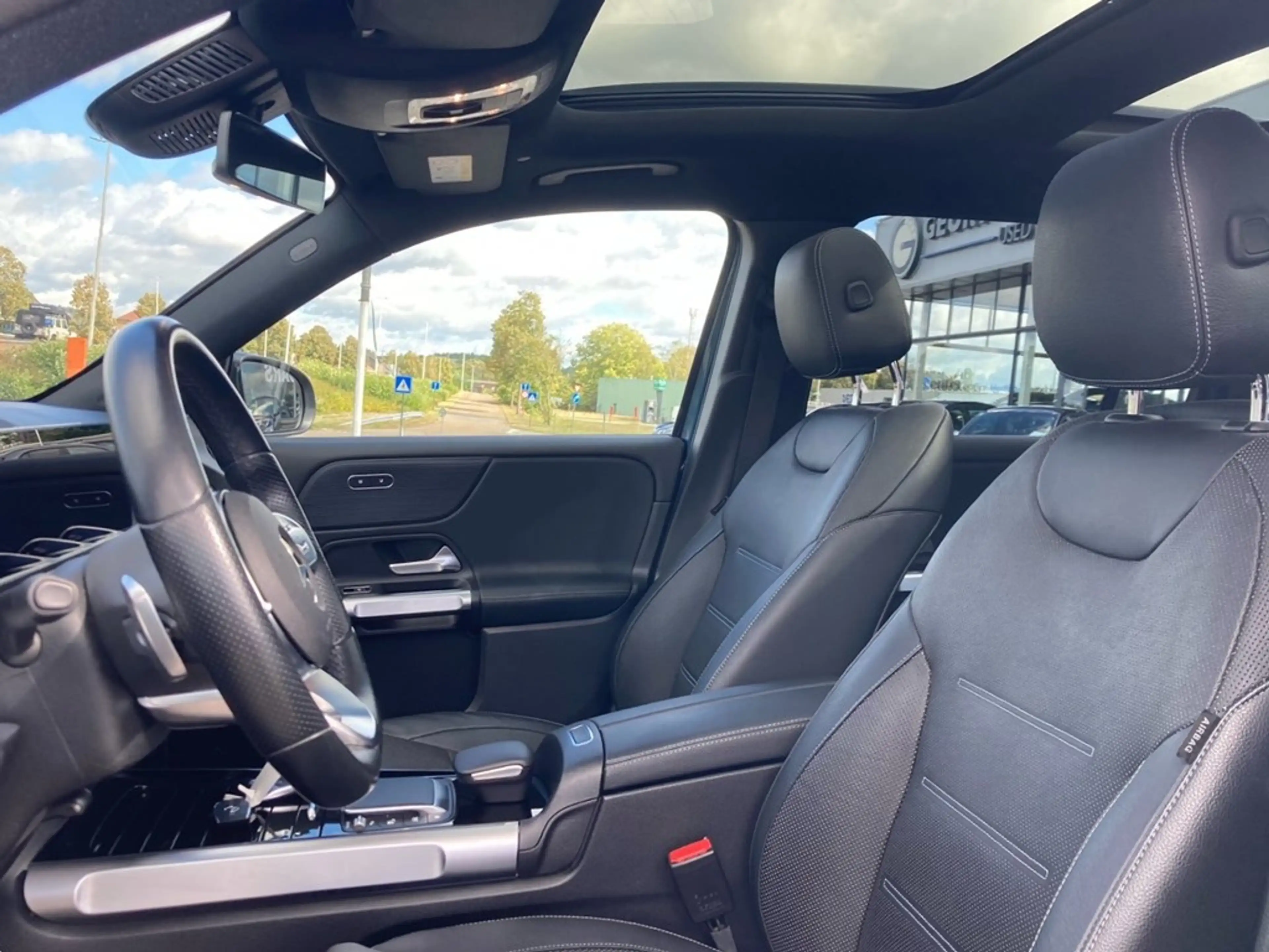 Mercedes-Benz EQB 300 4MATIC AMG-Line 228pk ! — photo 2
