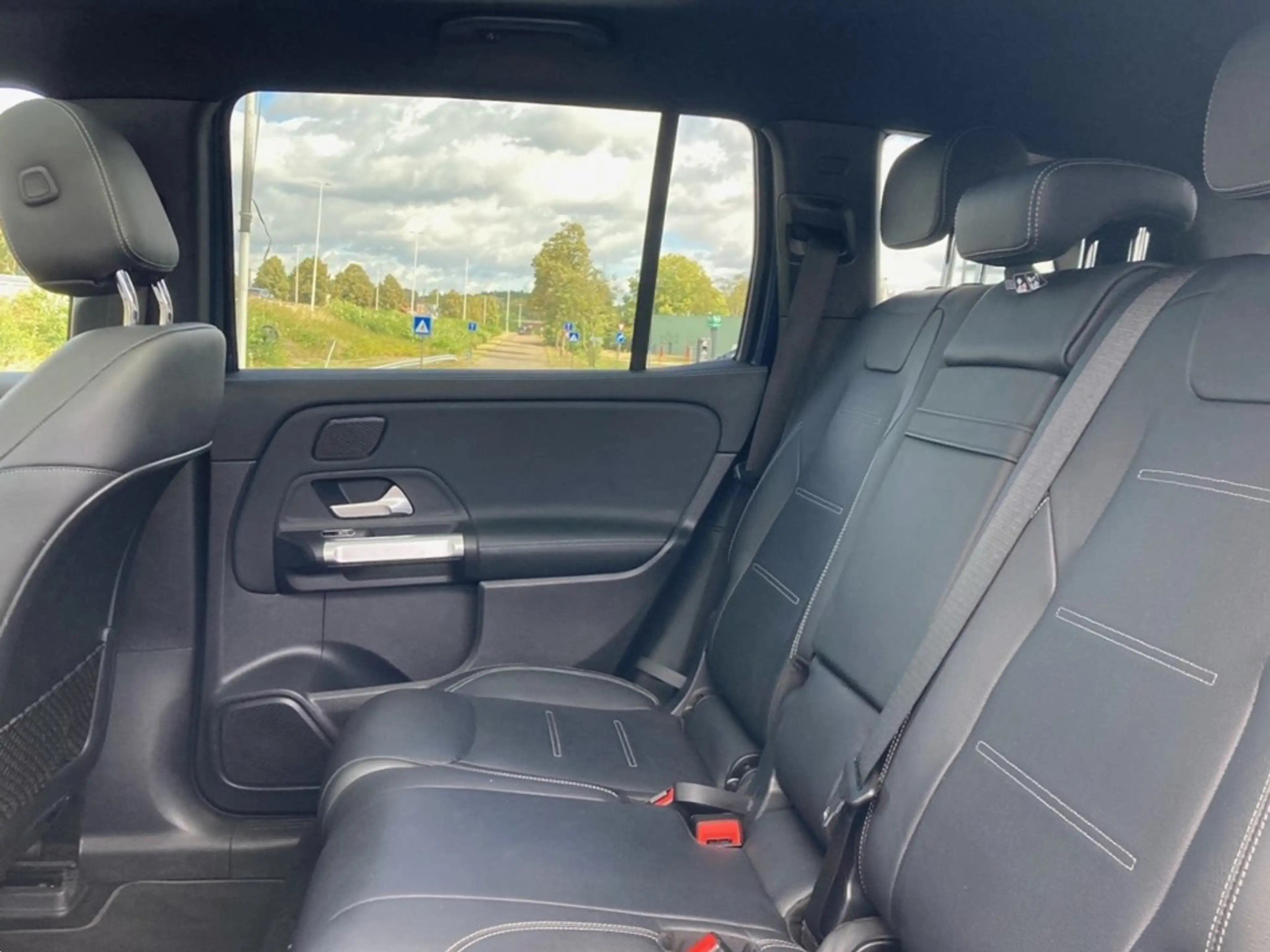 Mercedes-Benz EQB 300 4MATIC AMG-Line 228pk ! — photo 3