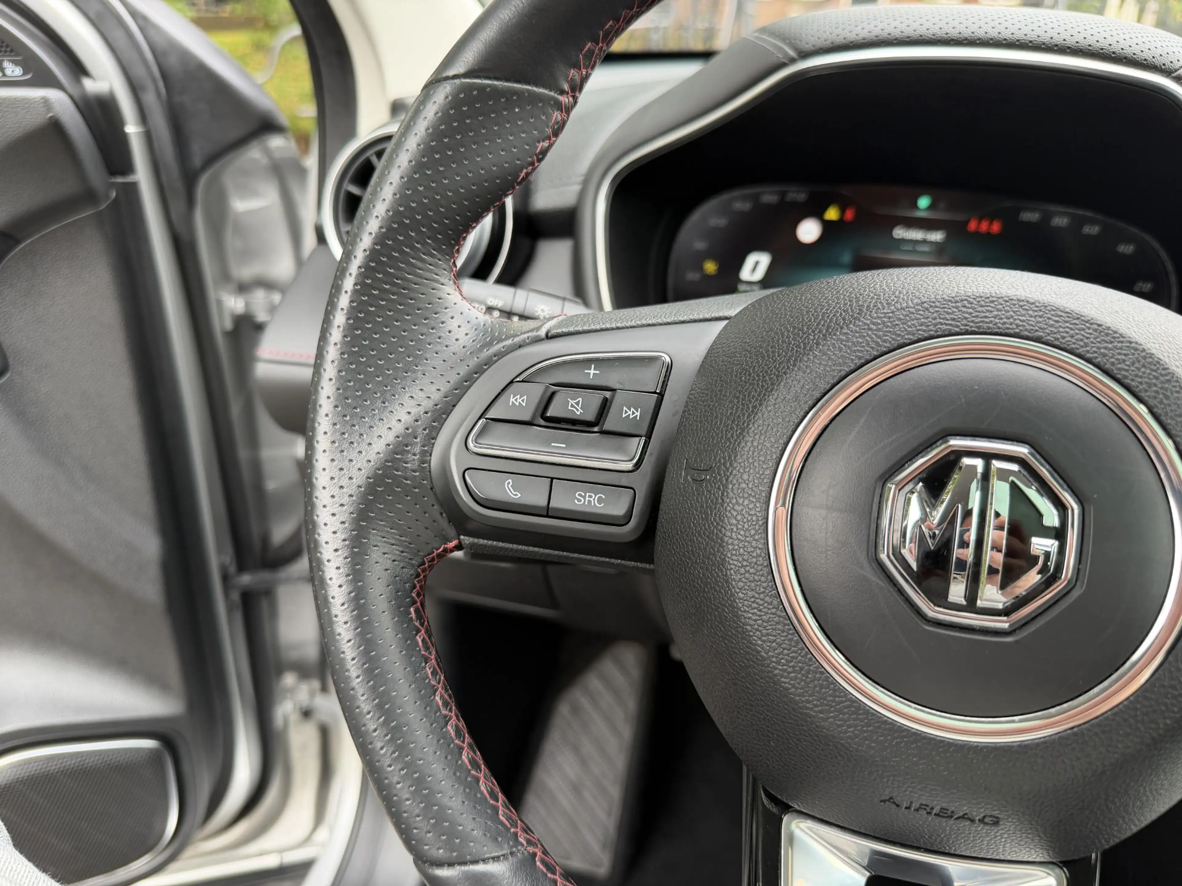 MG EHS 1.5 TGDI Luxury PHEV | Pano | Leder | 360 Camera | — photo 11