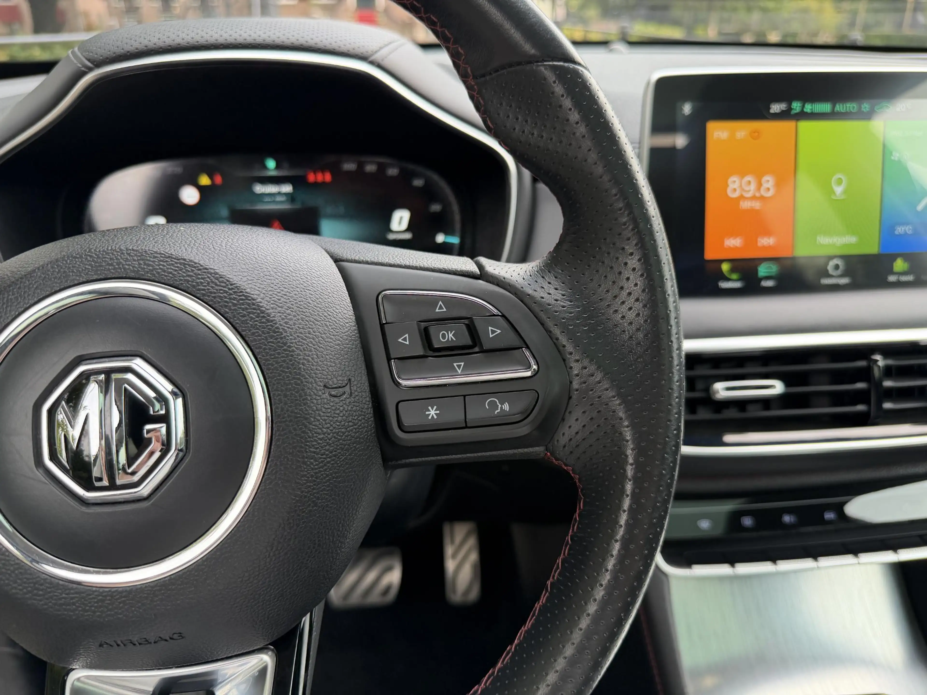 MG EHS 1.5 TGDI Luxury PHEV | Pano | Leder | 360 Camera | — photo 12