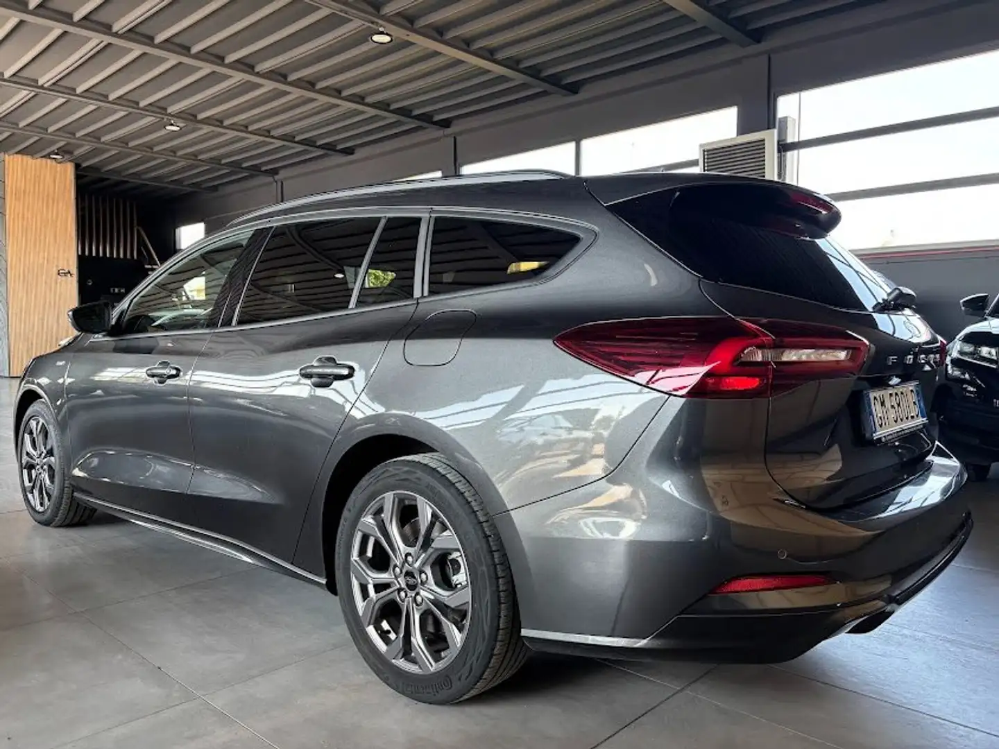 Ford Focus SW 1.0t ecoboost hybrid  ST-Line 125cv 16.000km Gris - 2