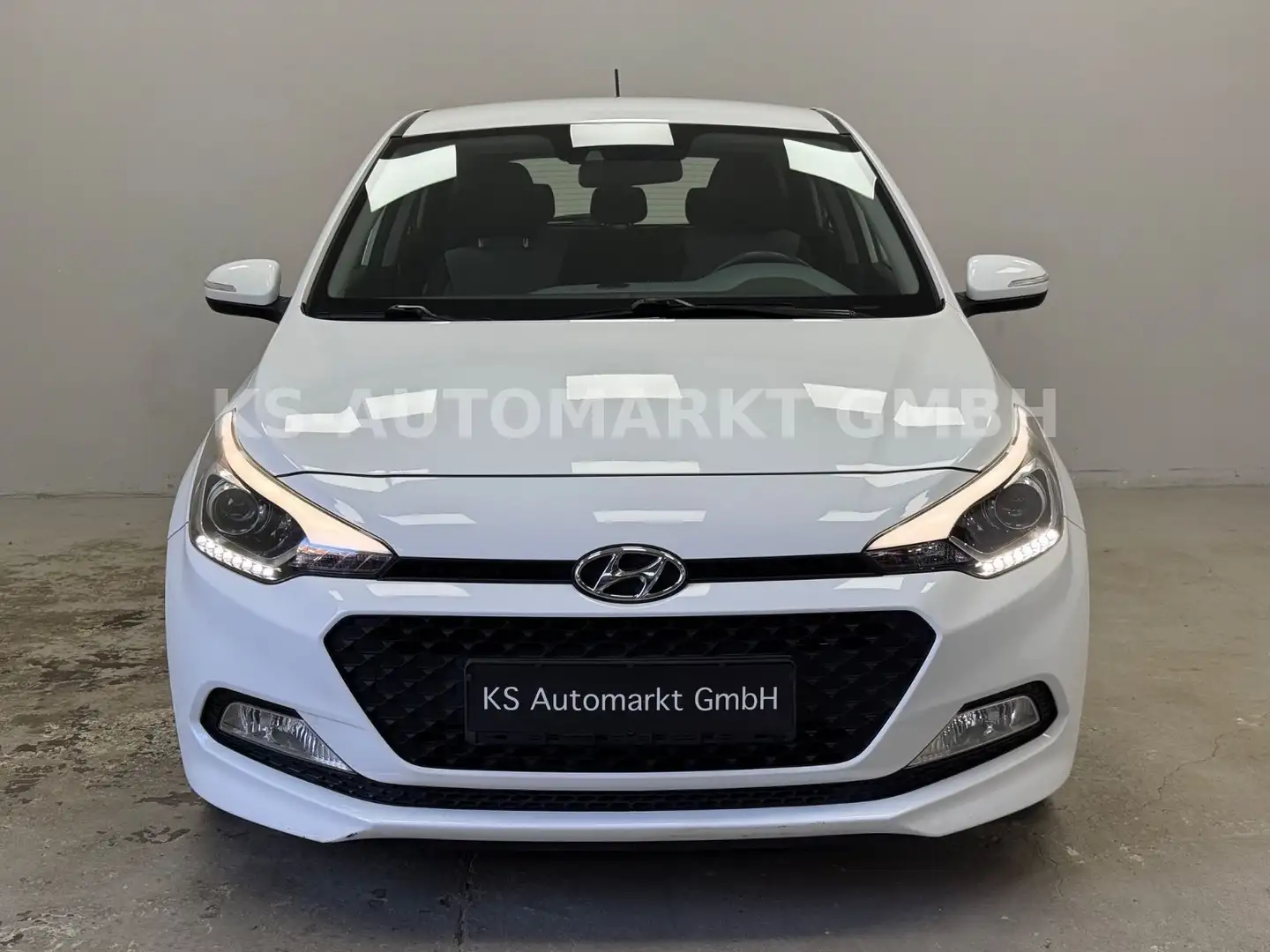 Hyundai i20 Trend*Automatik*Klima*Tempomat*PDC* Weiß - 2