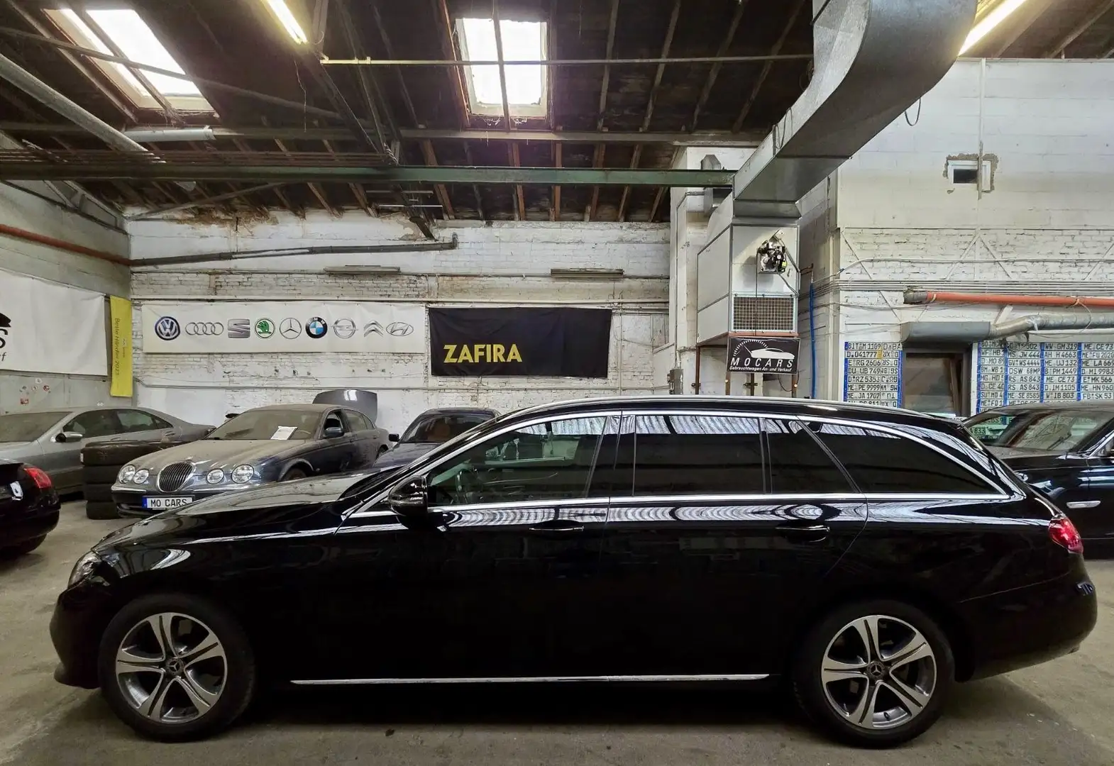 Mercedes-Benz E 200 E -Klasse T-Modell E 200 4Matic Schwarz - 2