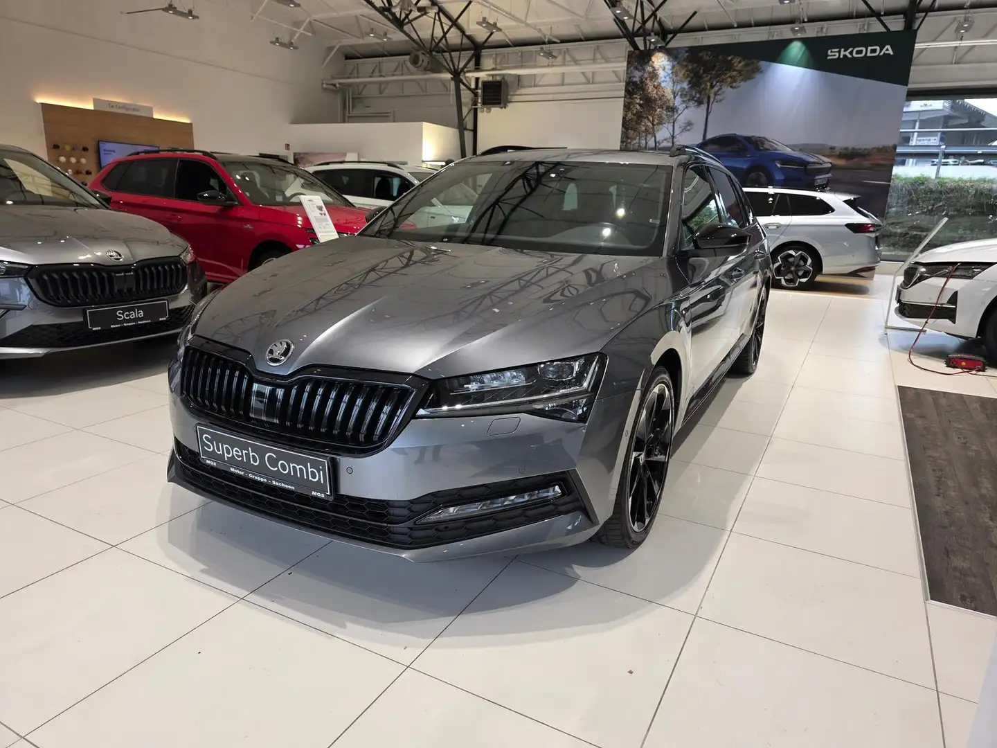 Skoda Superb Combi 2.0 TSI Sportline Grau - 2