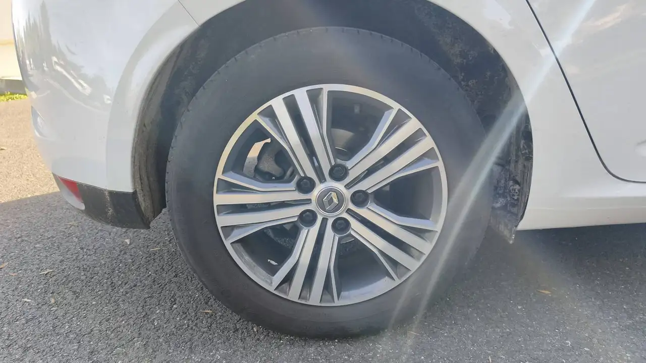 Renault Megane Berline — photo 16