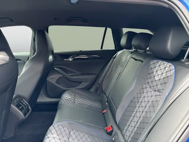 Volkswagen Passat view 13