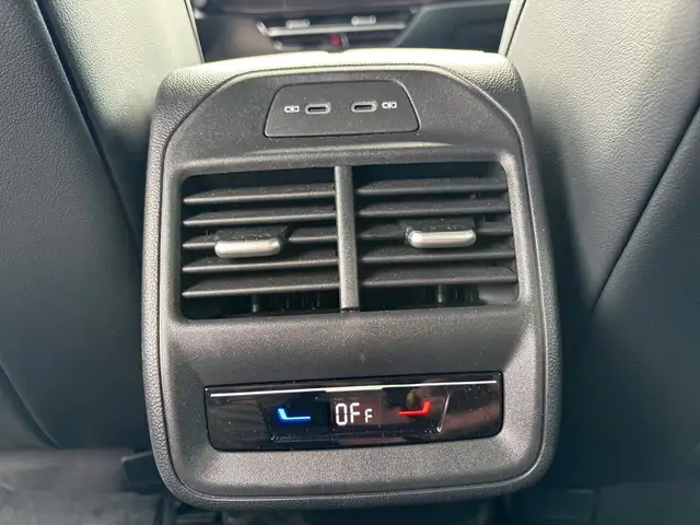 Volkswagen Passat view 14