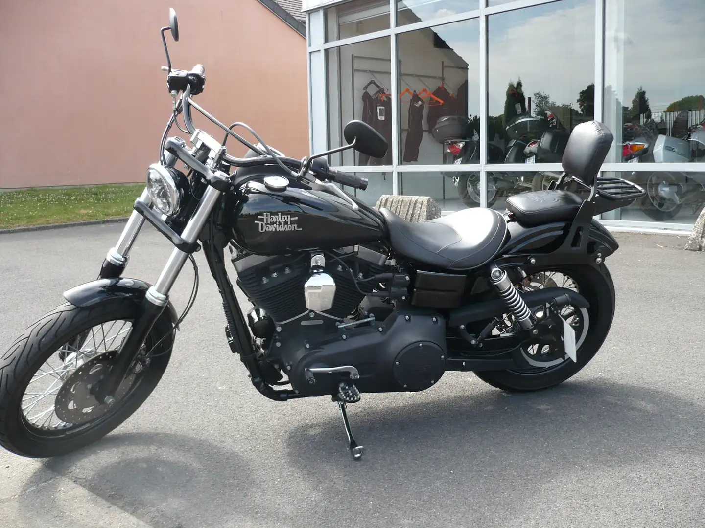 Harley-Davidson Dyna Street Bob Noir - 2