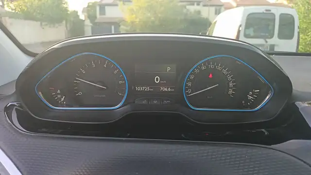 Peugeot 2008 view 12
