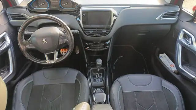 Peugeot 2008 view 11