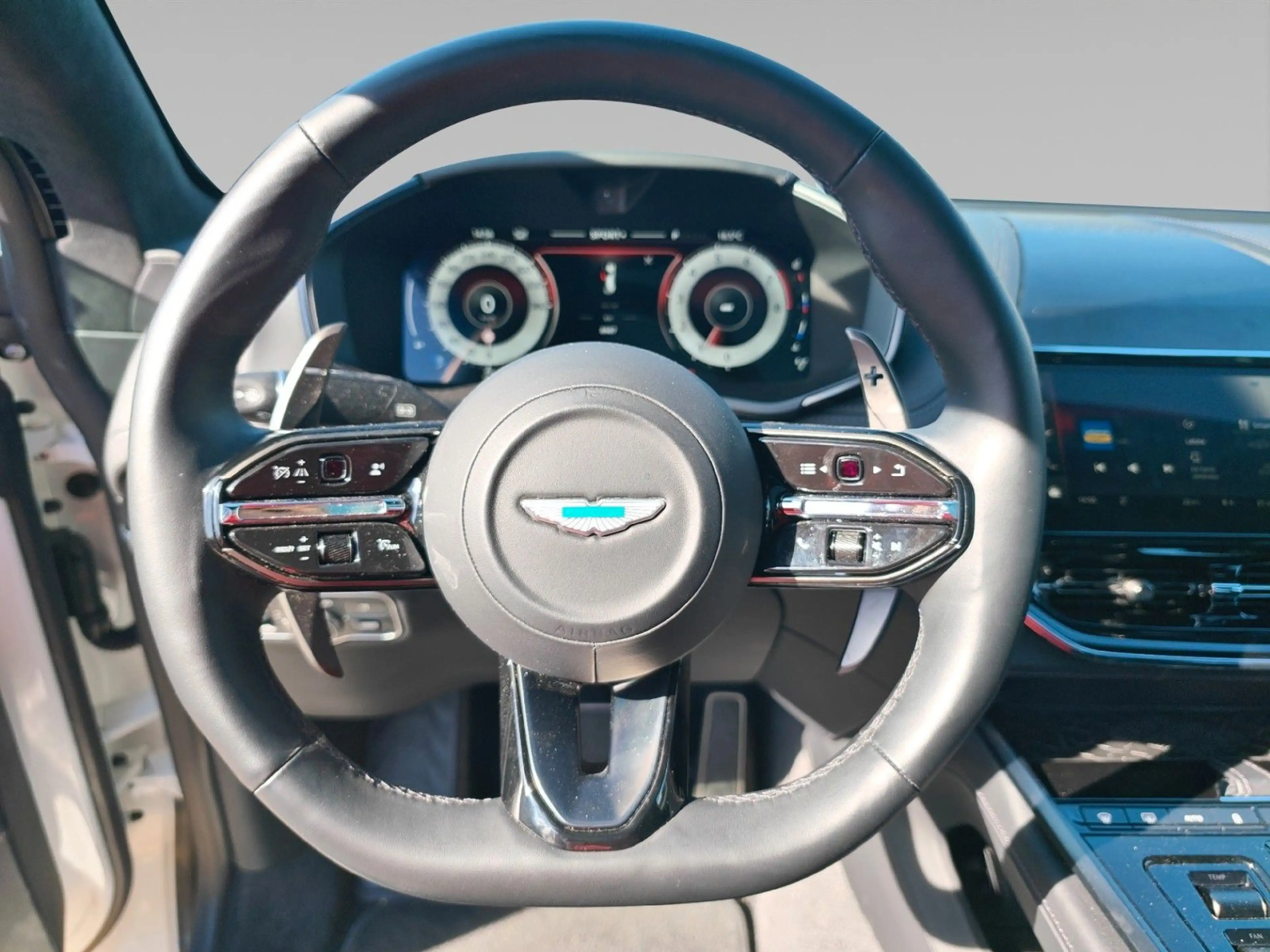 Aston Martin DBX 4.0 V8 DBX707 / Lunar White — photo 7