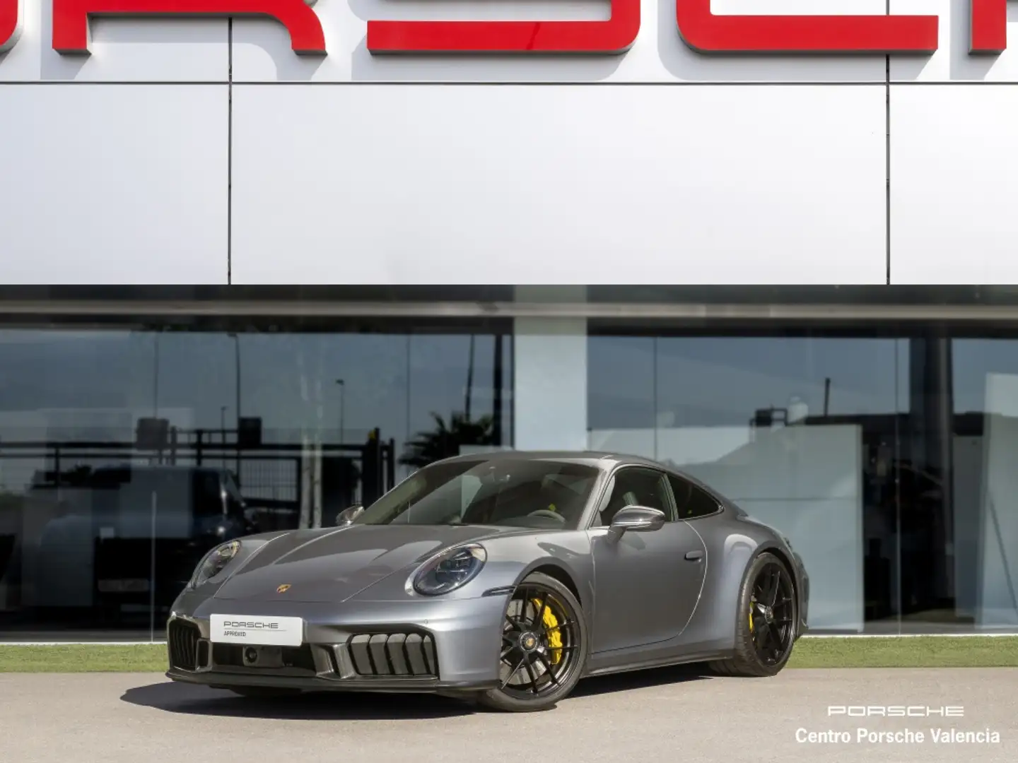 Porsche 992 Carrera 4 GTS Gris - 1