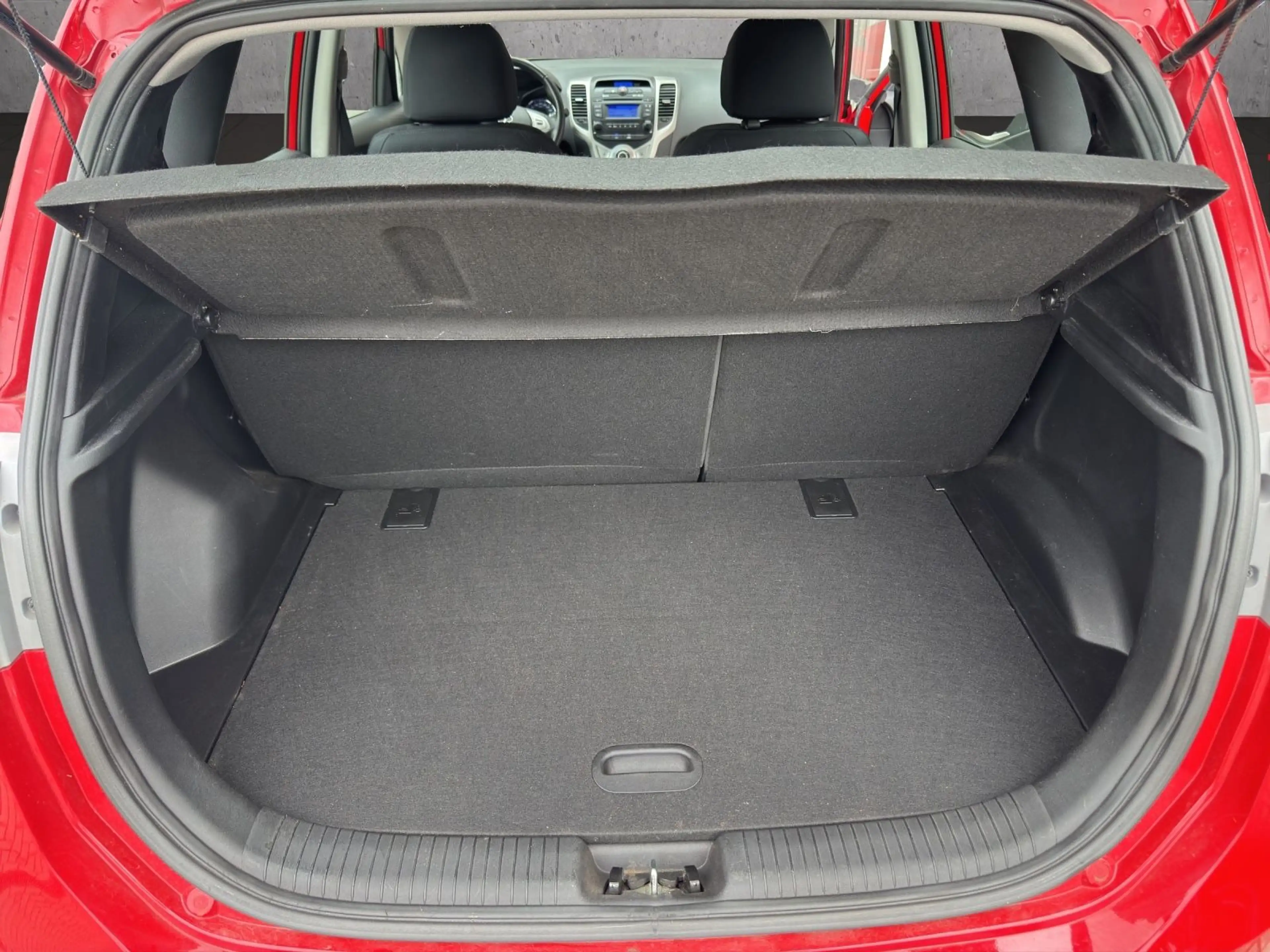 Hyundai iX20 1.6 Space blue — photo 15