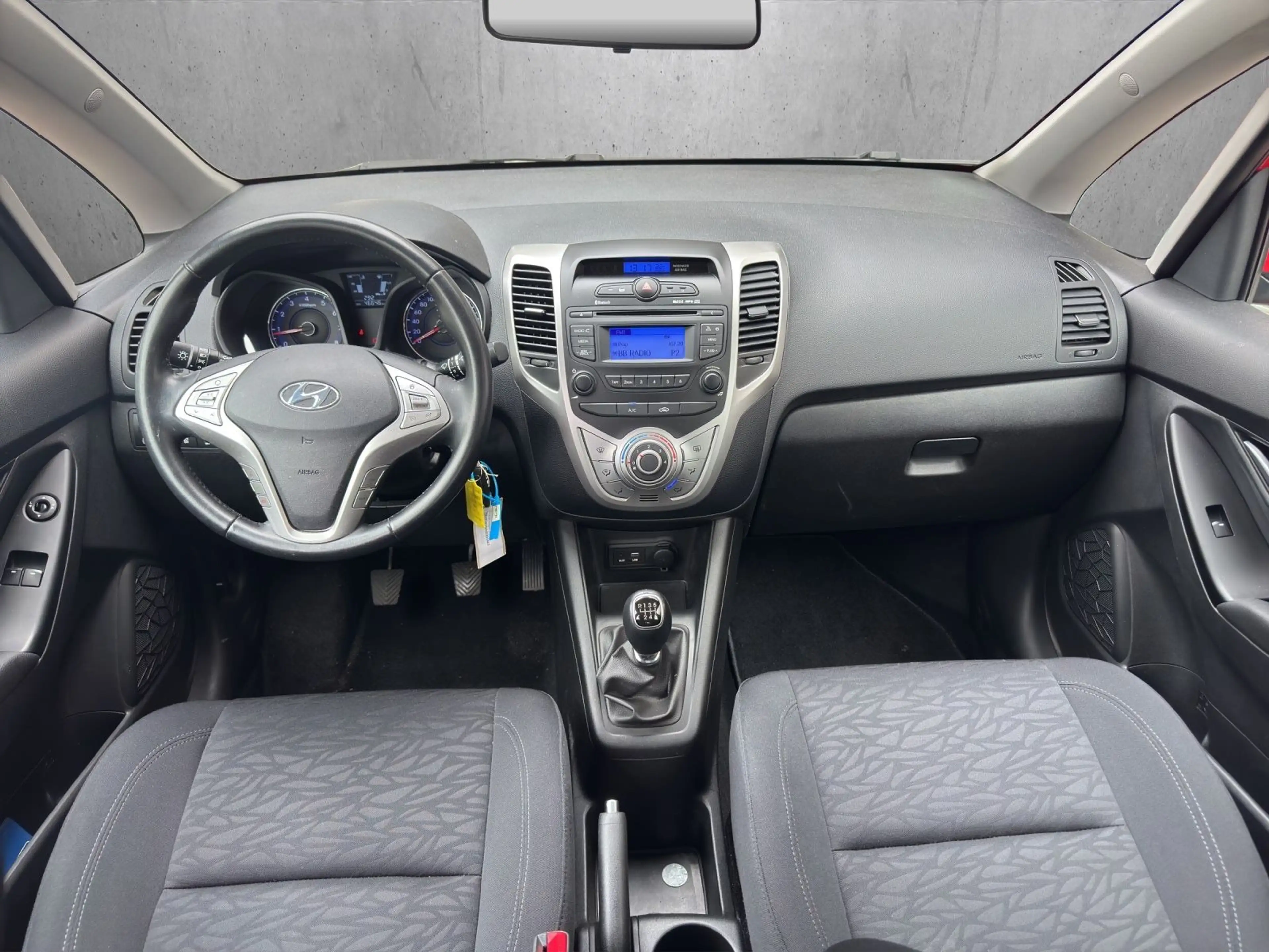 Hyundai iX20 1.6 Space blue — photo 12