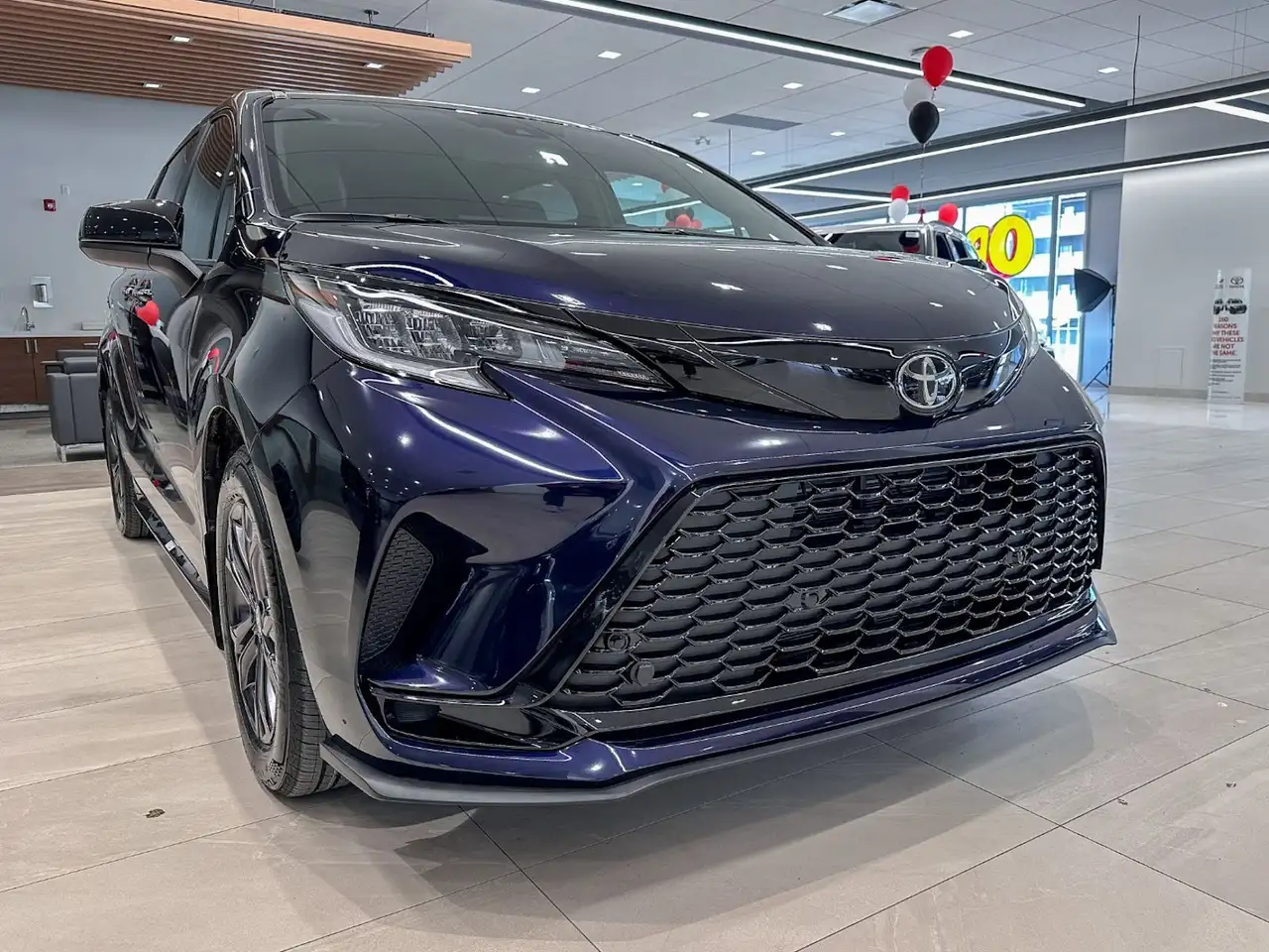 Toyota Sienna снимка Toyota Sienna
