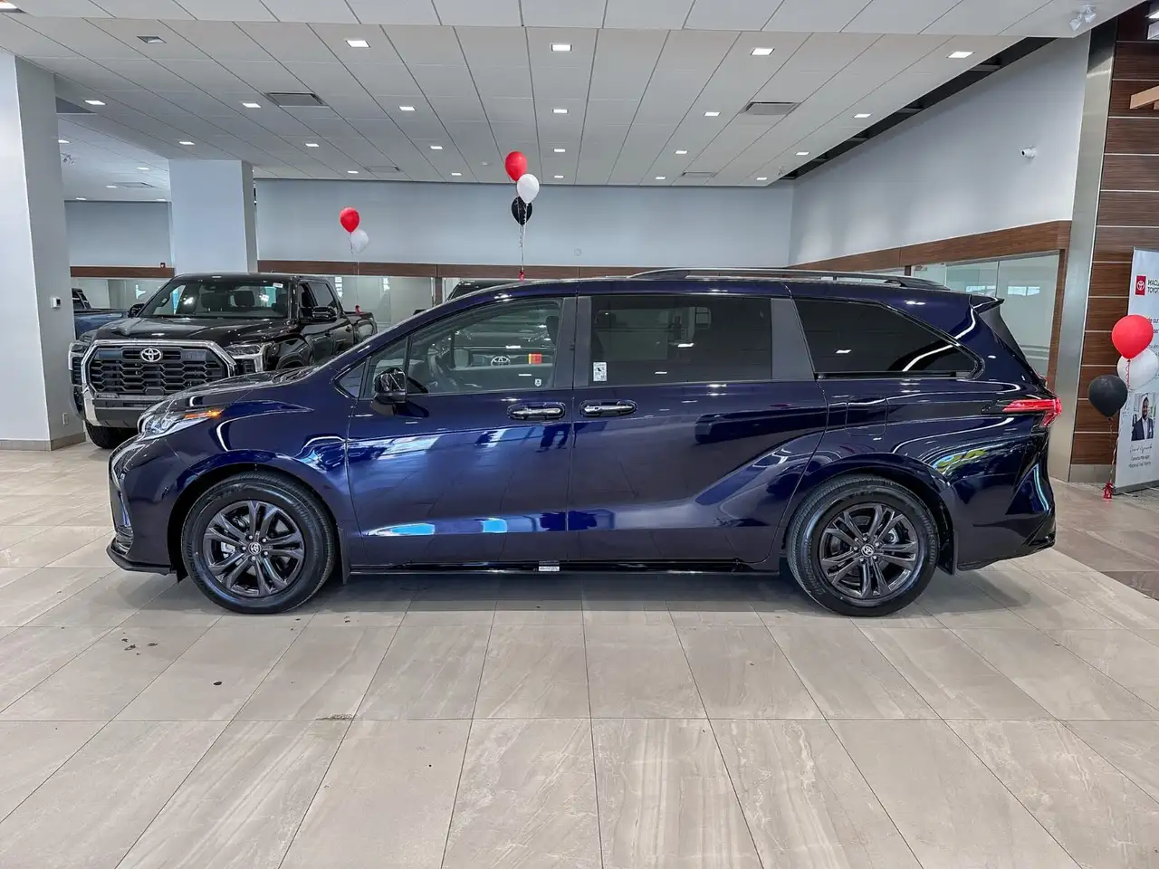 Toyota Sienna снимка Toyota Sienna
