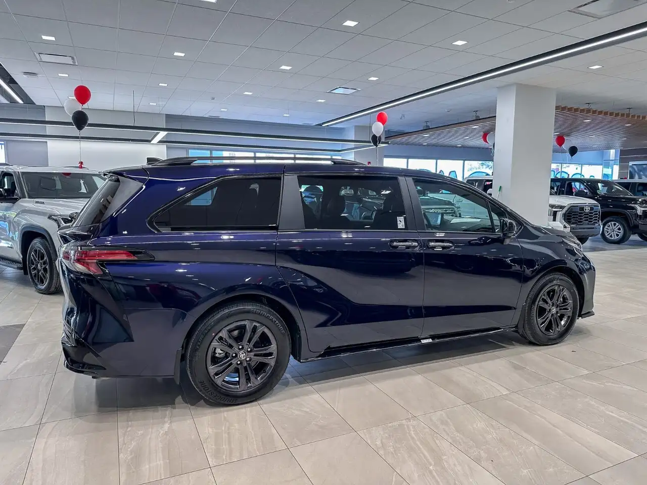 Toyota Sienna снимка Toyota Sienna