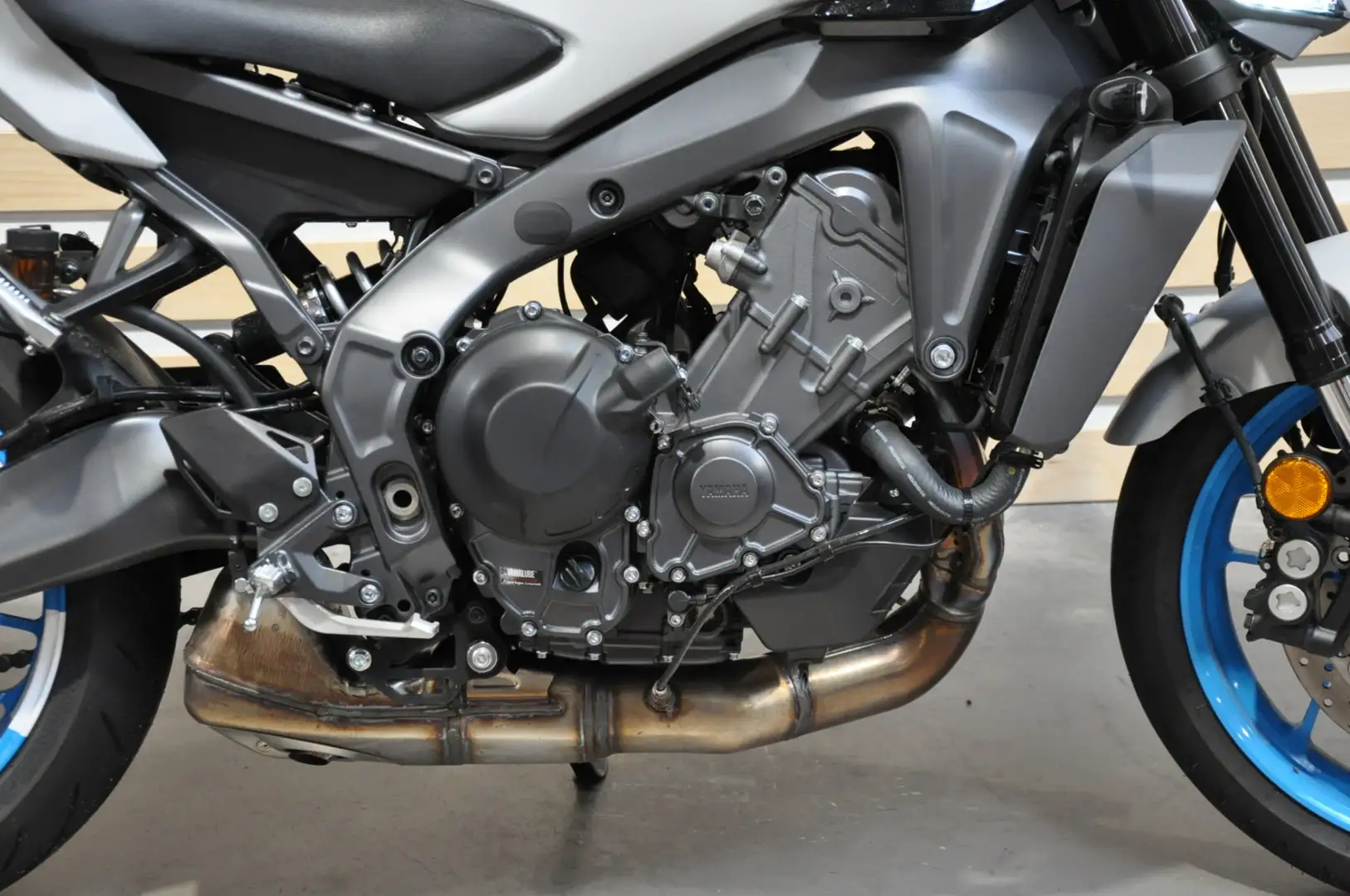Yamaha MT-09 Gris - 2