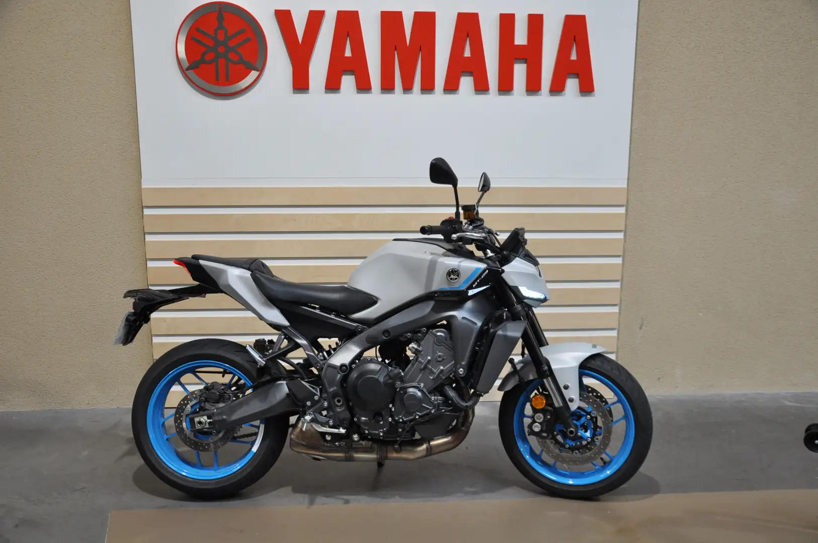 Yamaha MT-09 Gris - 1