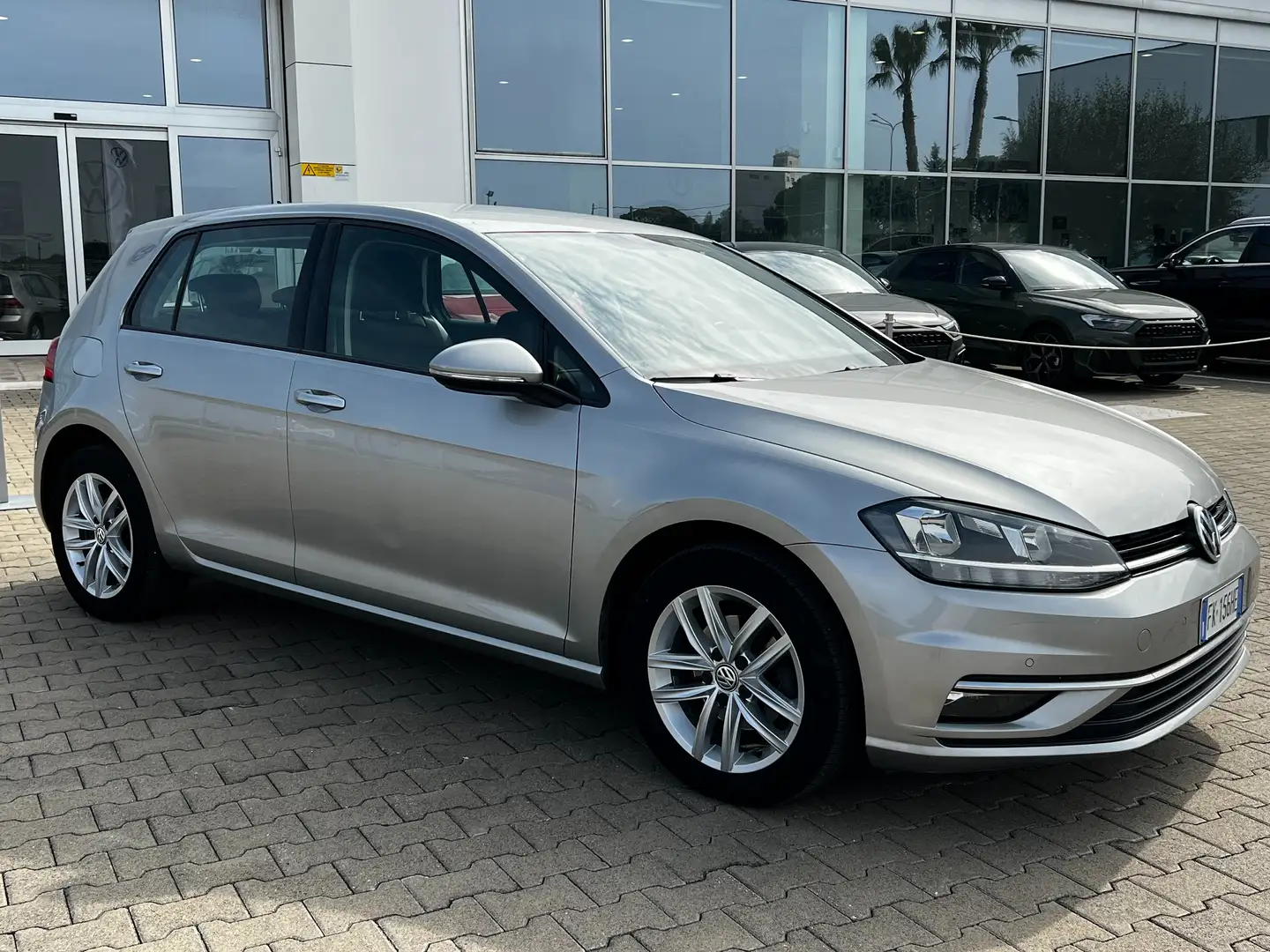 Volkswagen Golf Golf 5p 1.0 tsi Business 110cv dsg NEOPATENTATI Grigio - 2