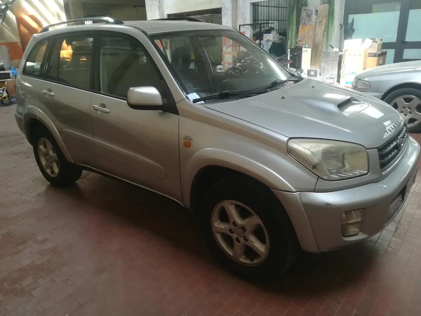 Toyota RAV 4 RAV4 5p 2.0 d-4d 16v Zilver - 2
