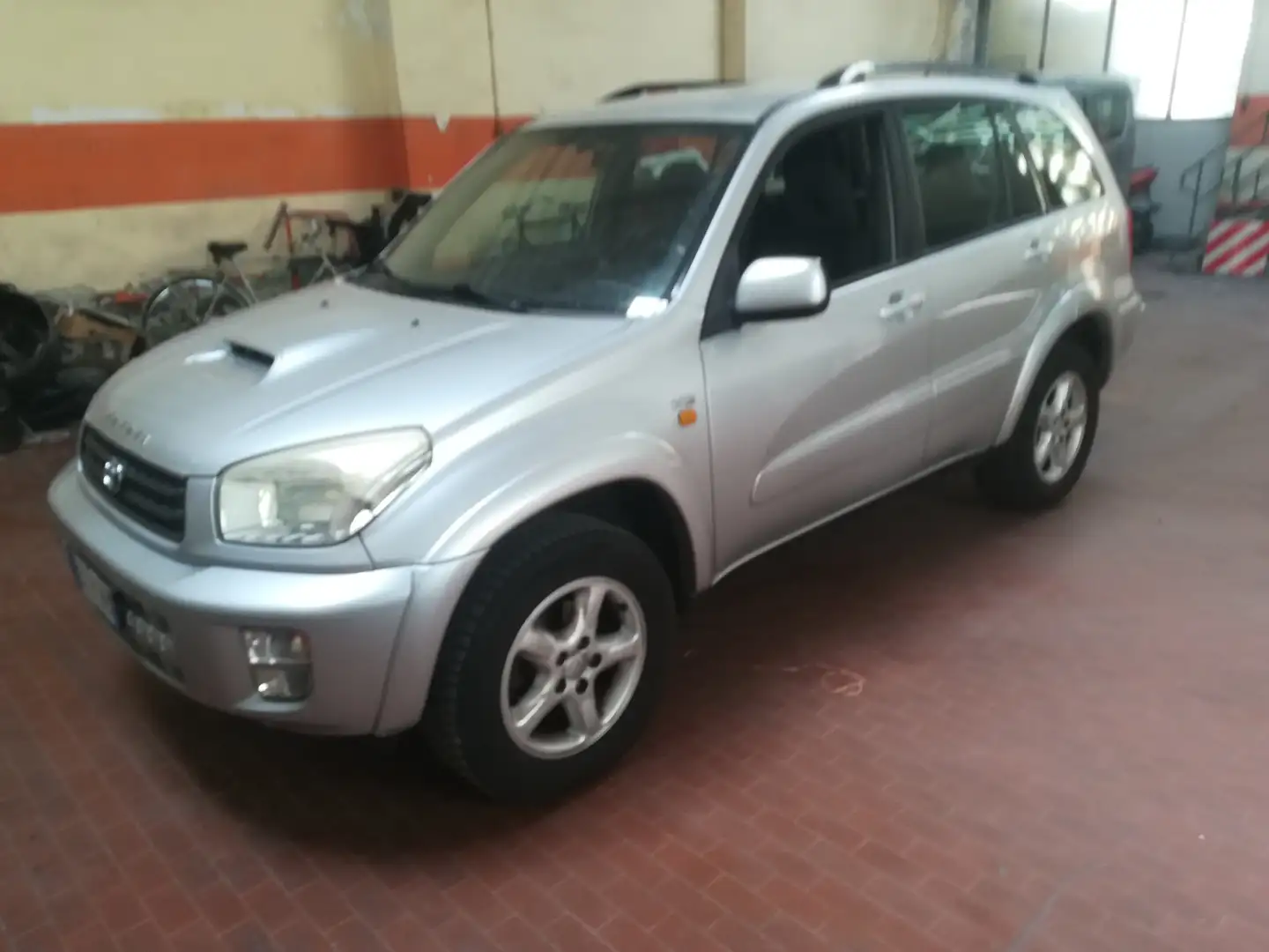 Toyota RAV 4 RAV4 5p 2.0 d-4d 16v Zilver - 1