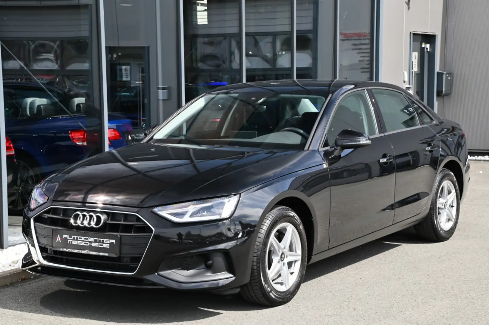 Audi A4 Lim. 30 TDI S tronic Navi Plus* Standheizung* Black - 2