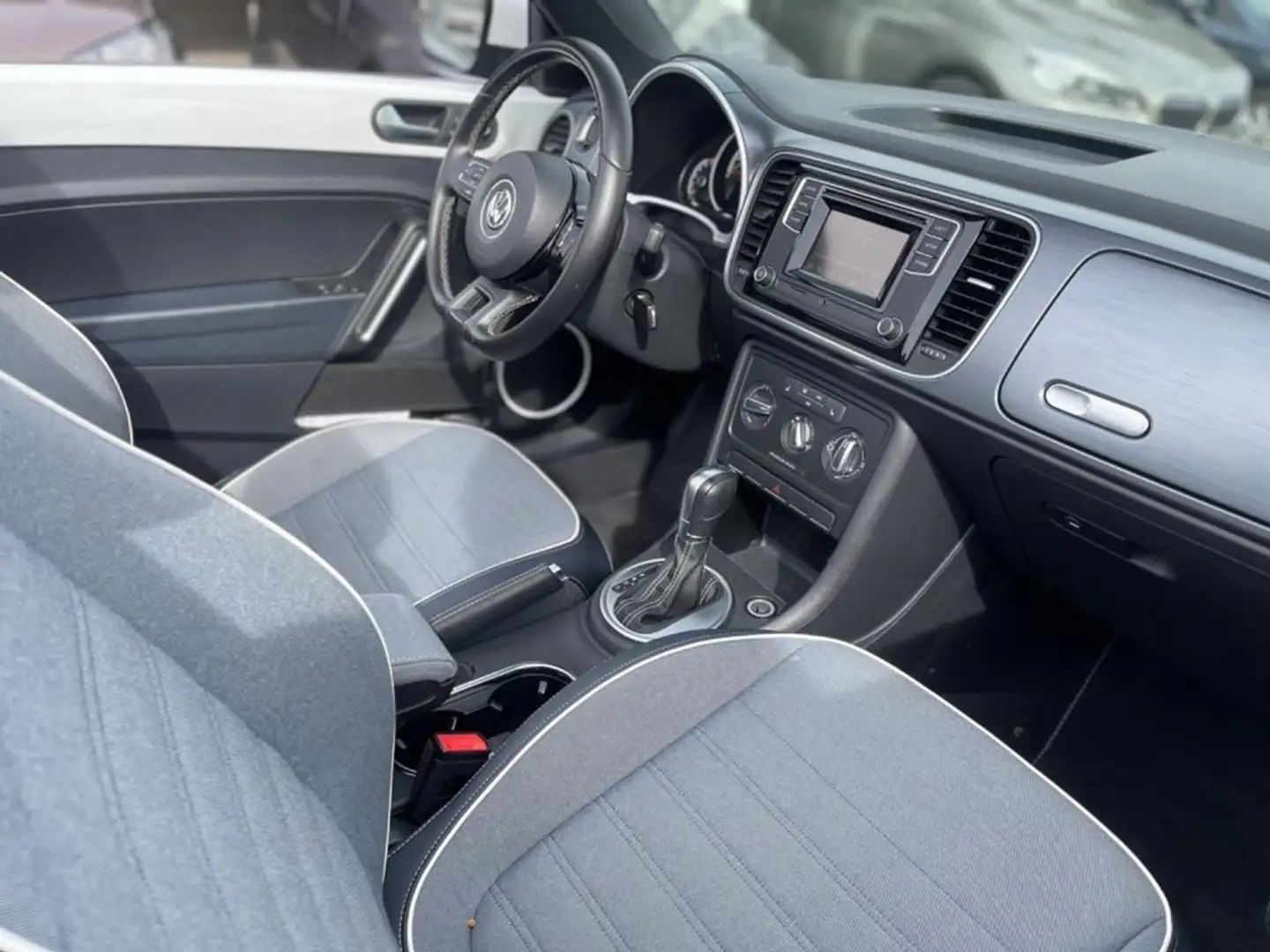 Volkswagen Maggiolino Cabrio 1.8 TSI DSG  BlueMotion Technology Alb - 1