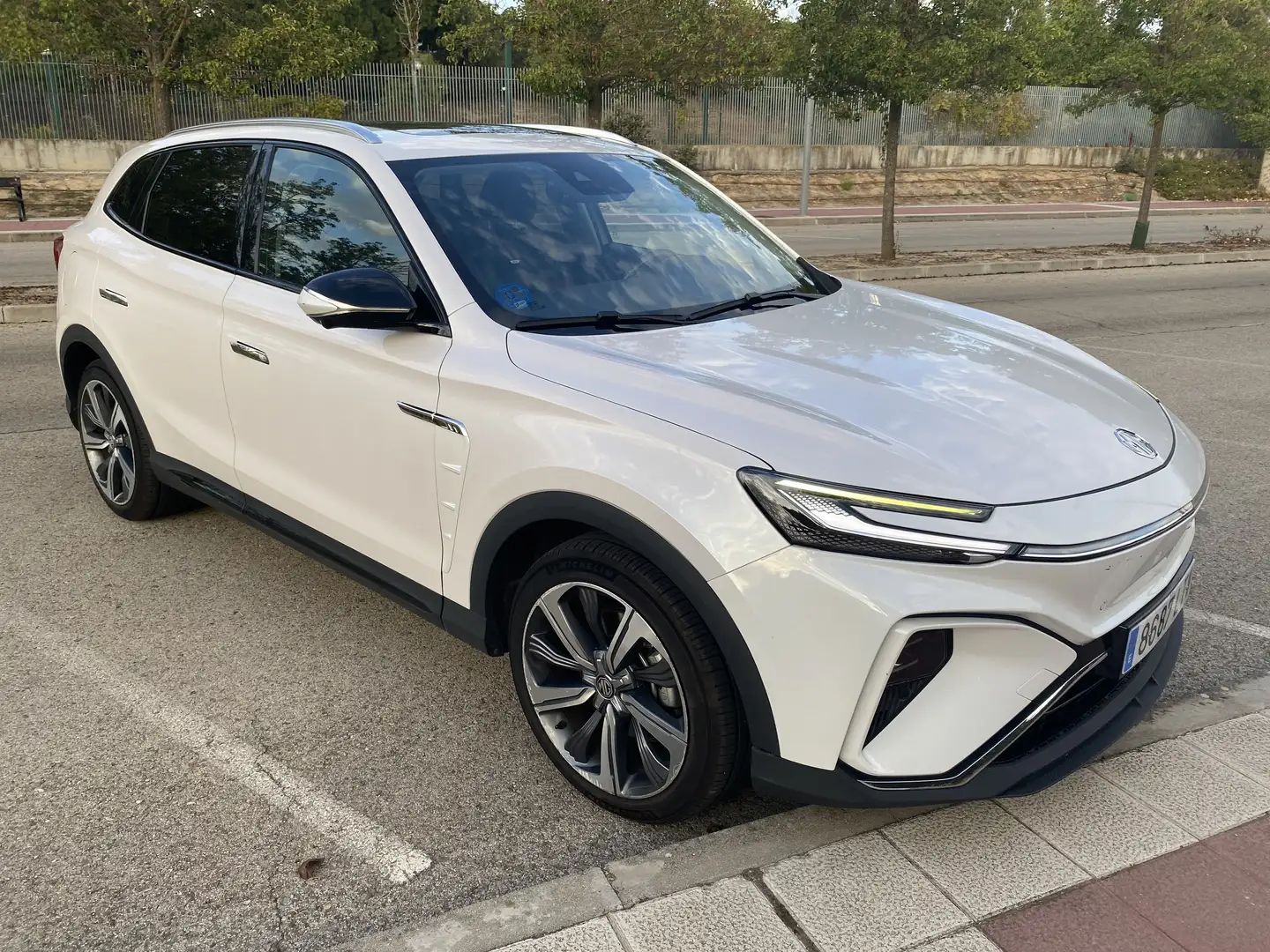 MG Marvel R Luxury RWD 70kWh 132kW - 1