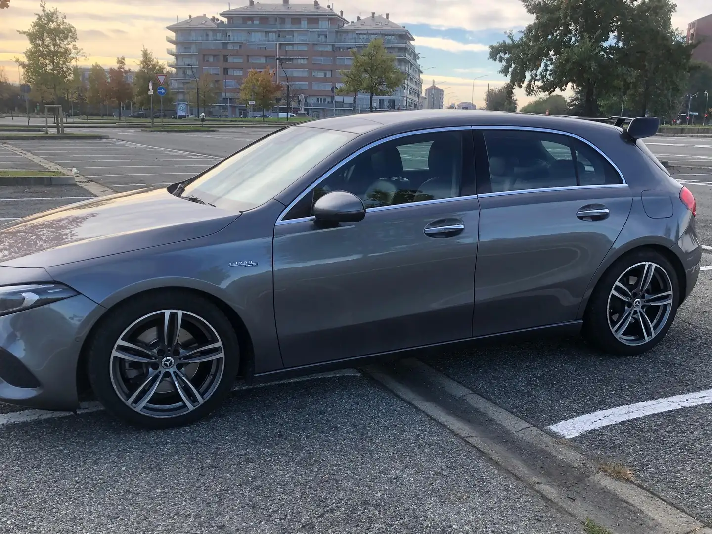Mercedes-Benz A 220 Classe A - W177 2018 Sport 4matic auto Grigio - 1