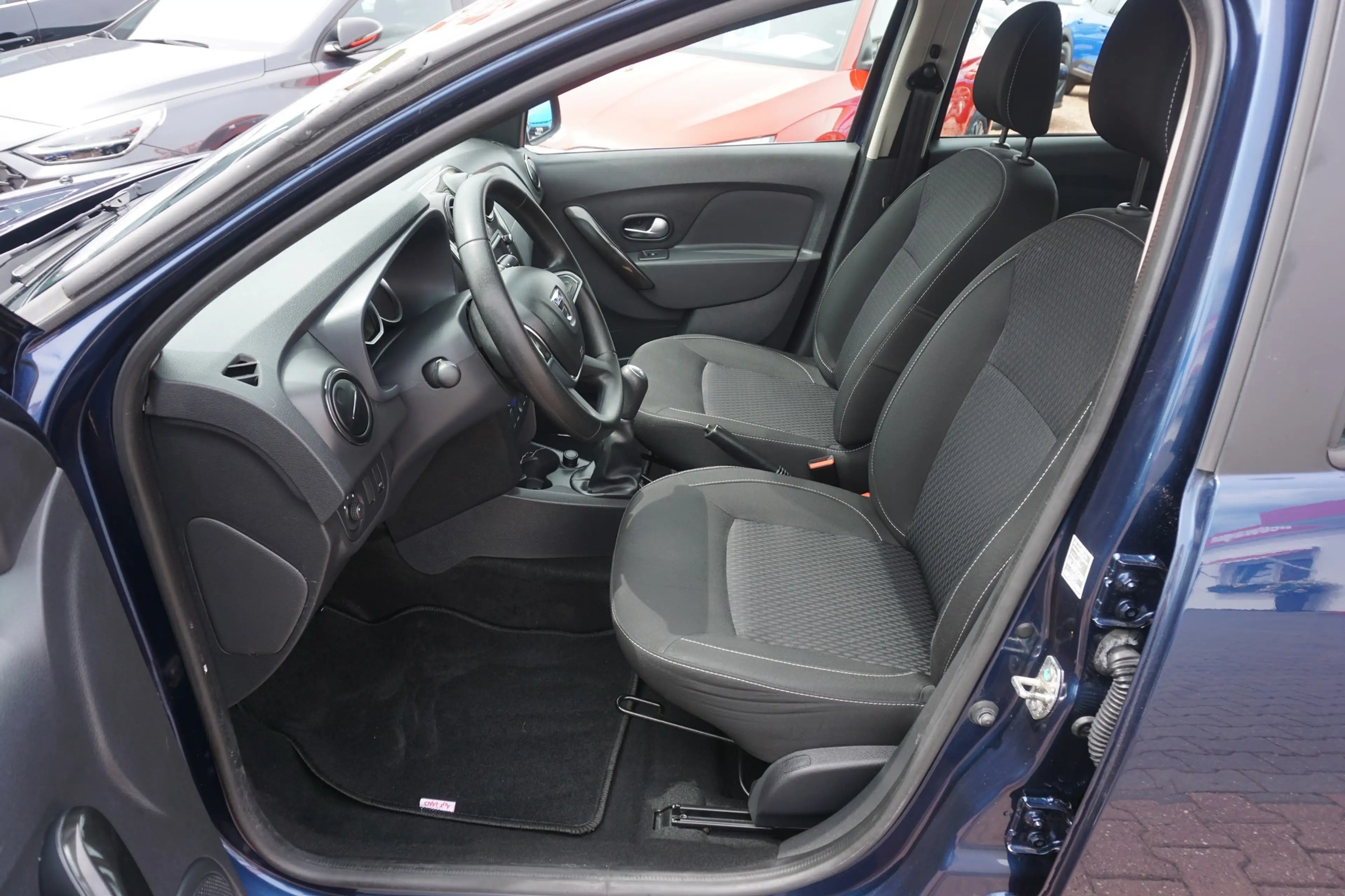 Dacia Logan II MCV Kombi 0.9 TCE Celebration Navi DAB — photo 9