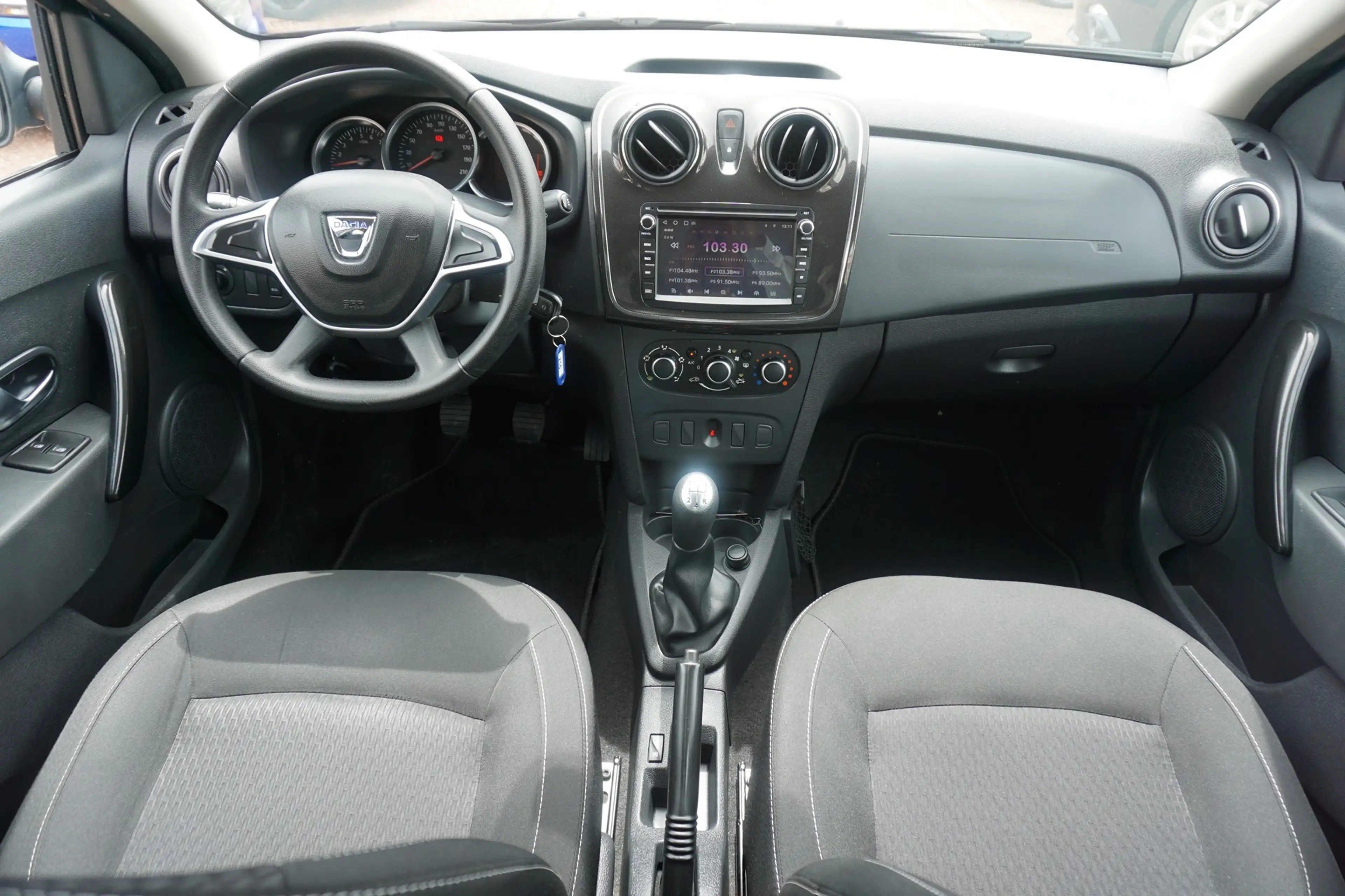 Dacia Logan II MCV Kombi 0.9 TCE Celebration Navi DAB — photo 10